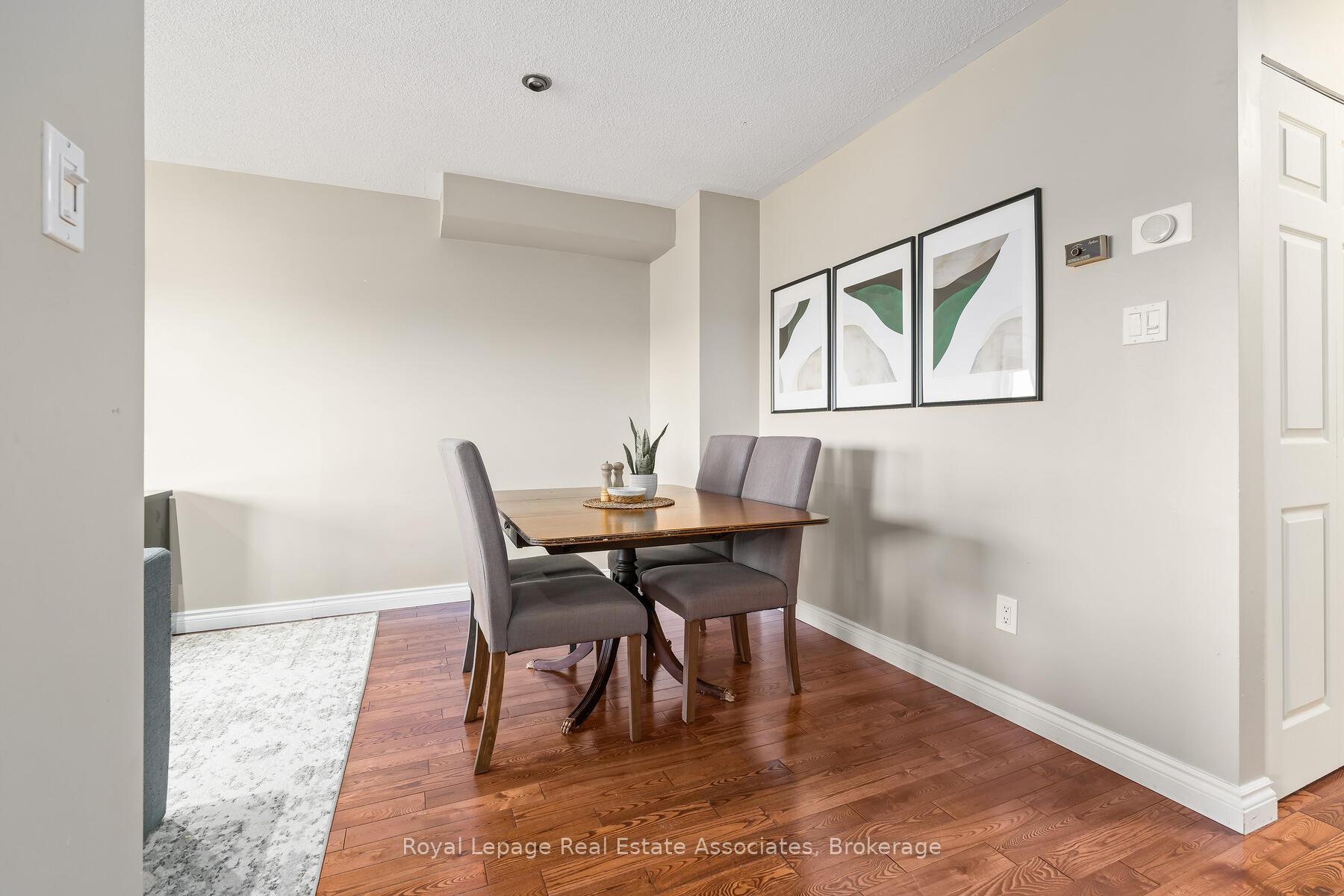 Photo 8 of 41 Corey Circle, Halton Hills, Georgetown — HOMEH
