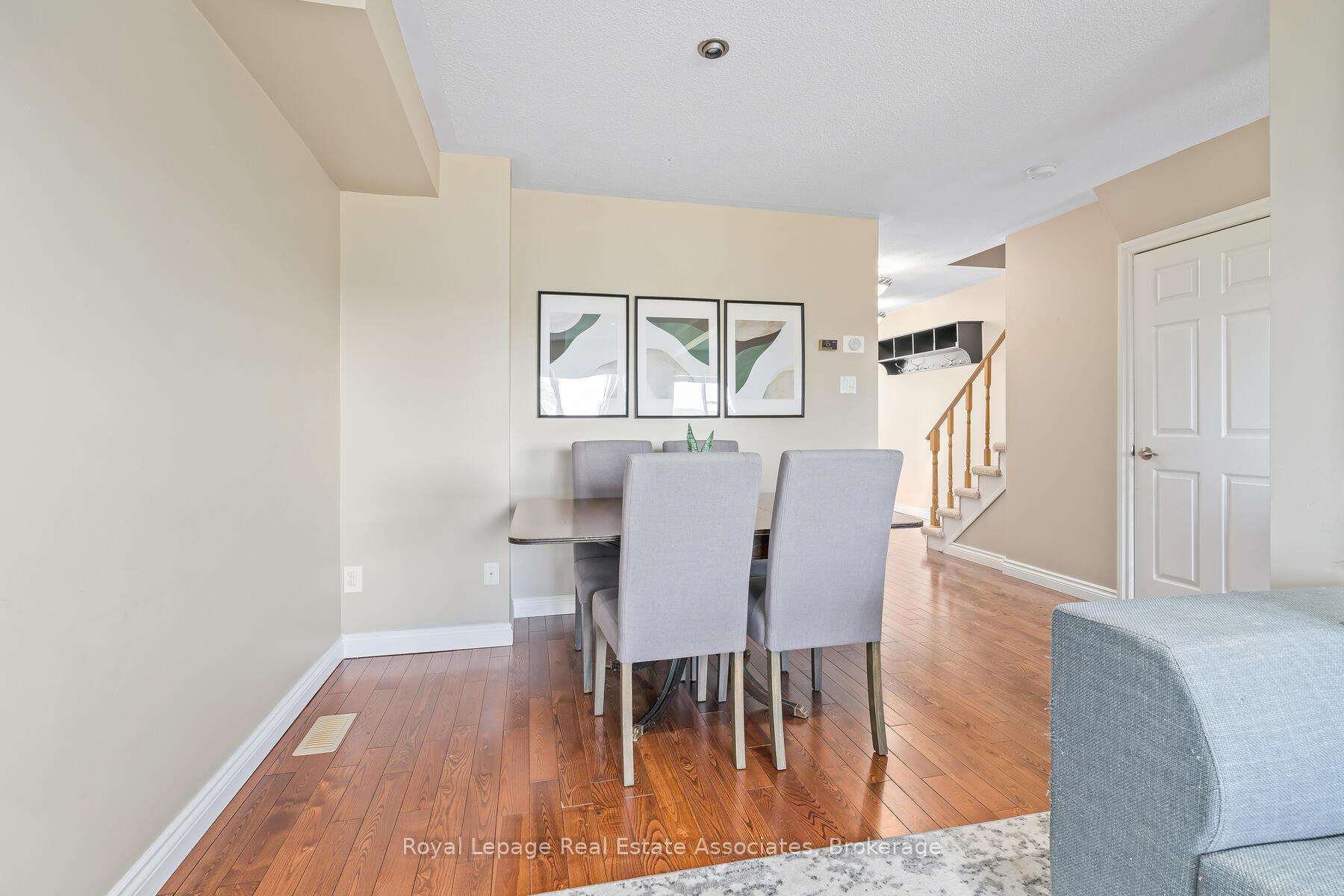 Photo 9 of 41 Corey Circle, Halton Hills, Georgetown — HOMEH