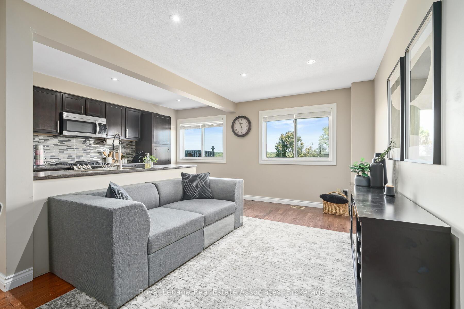 Photo 11 of 41 Corey Circle, Halton Hills, Georgetown — HOMEH