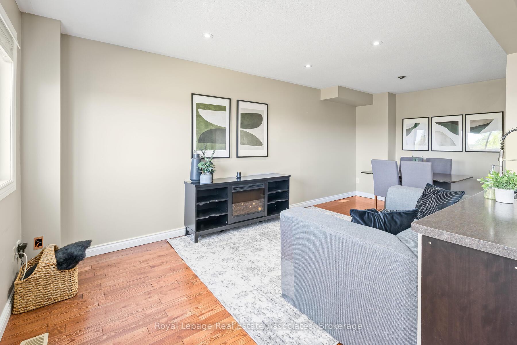 Photo 13 of 41 Corey Circle, Halton Hills, Georgetown — HOMEH