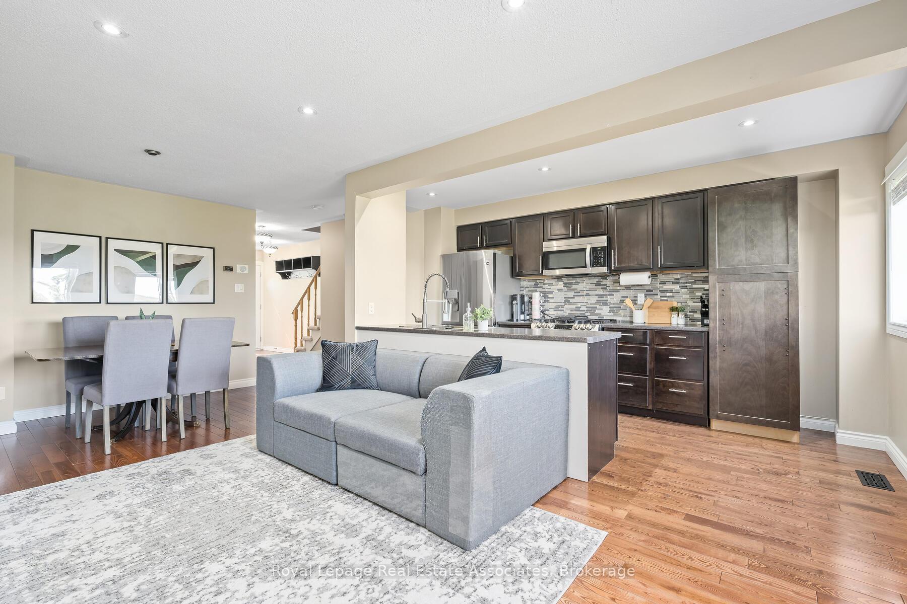 Photo 15 of 41 Corey Circle, Halton Hills, Georgetown — HOMEH