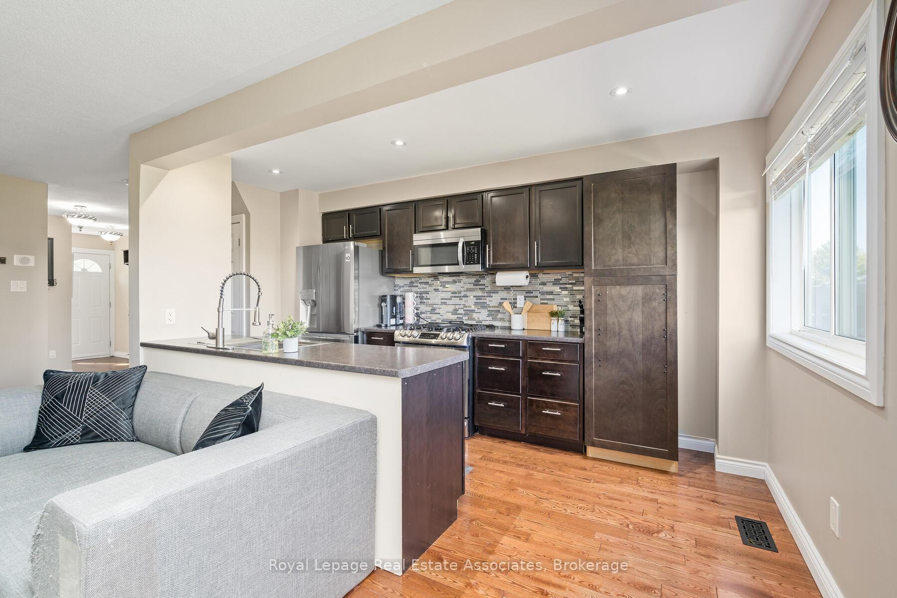 Photo 16 of 41 Corey Circle, Halton Hills, Georgetown — HOMEH
