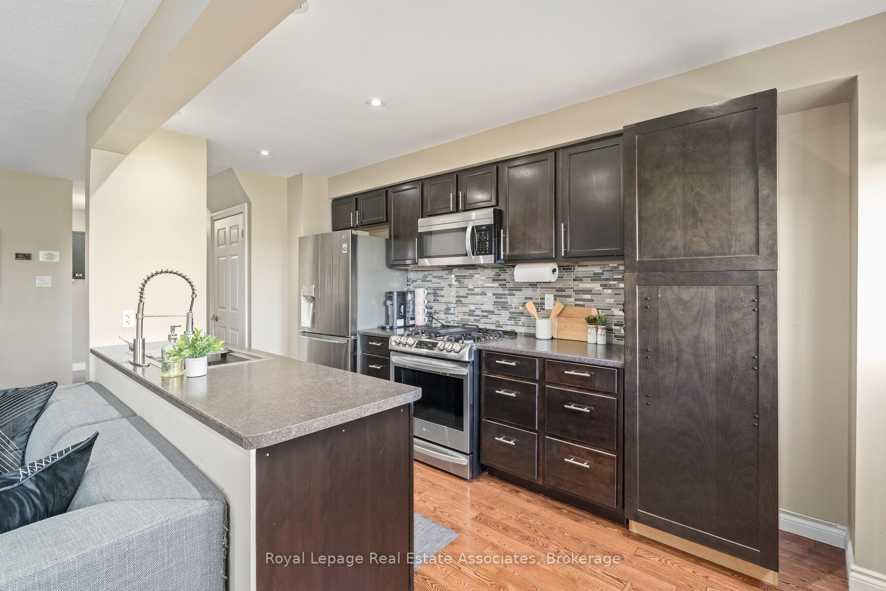 Photo 18 of 41 Corey Circle, Halton Hills, Georgetown — HOMEH