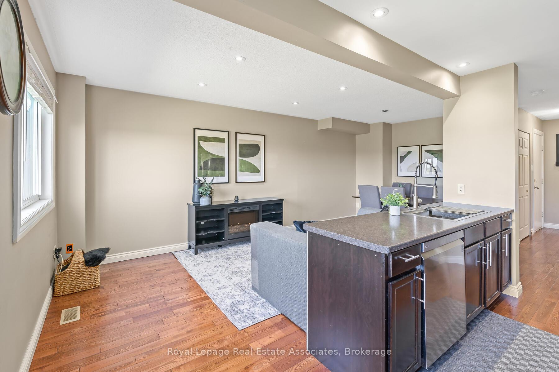 Photo 20 of 41 Corey Circle, Halton Hills, Georgetown — HOMEH