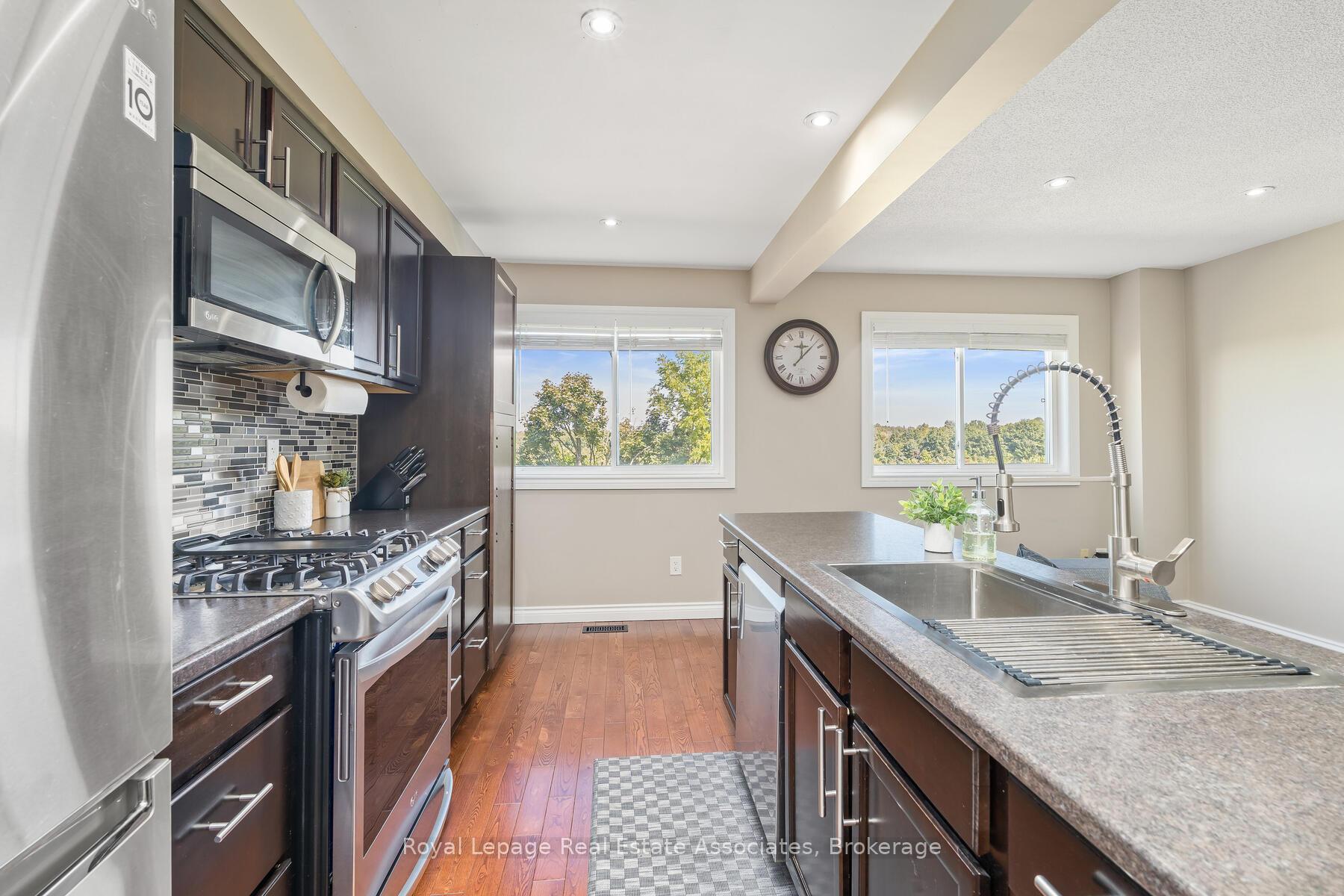 Photo 21 of 41 Corey Circle, Halton Hills, Georgetown — HOMEH