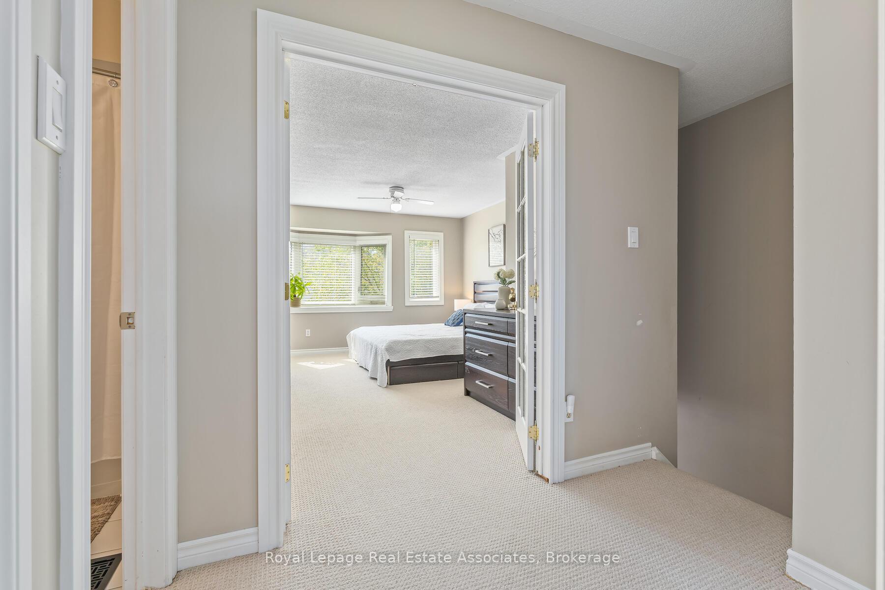 Photo 24 of 41 Corey Circle, Halton Hills, Georgetown — HOMEH