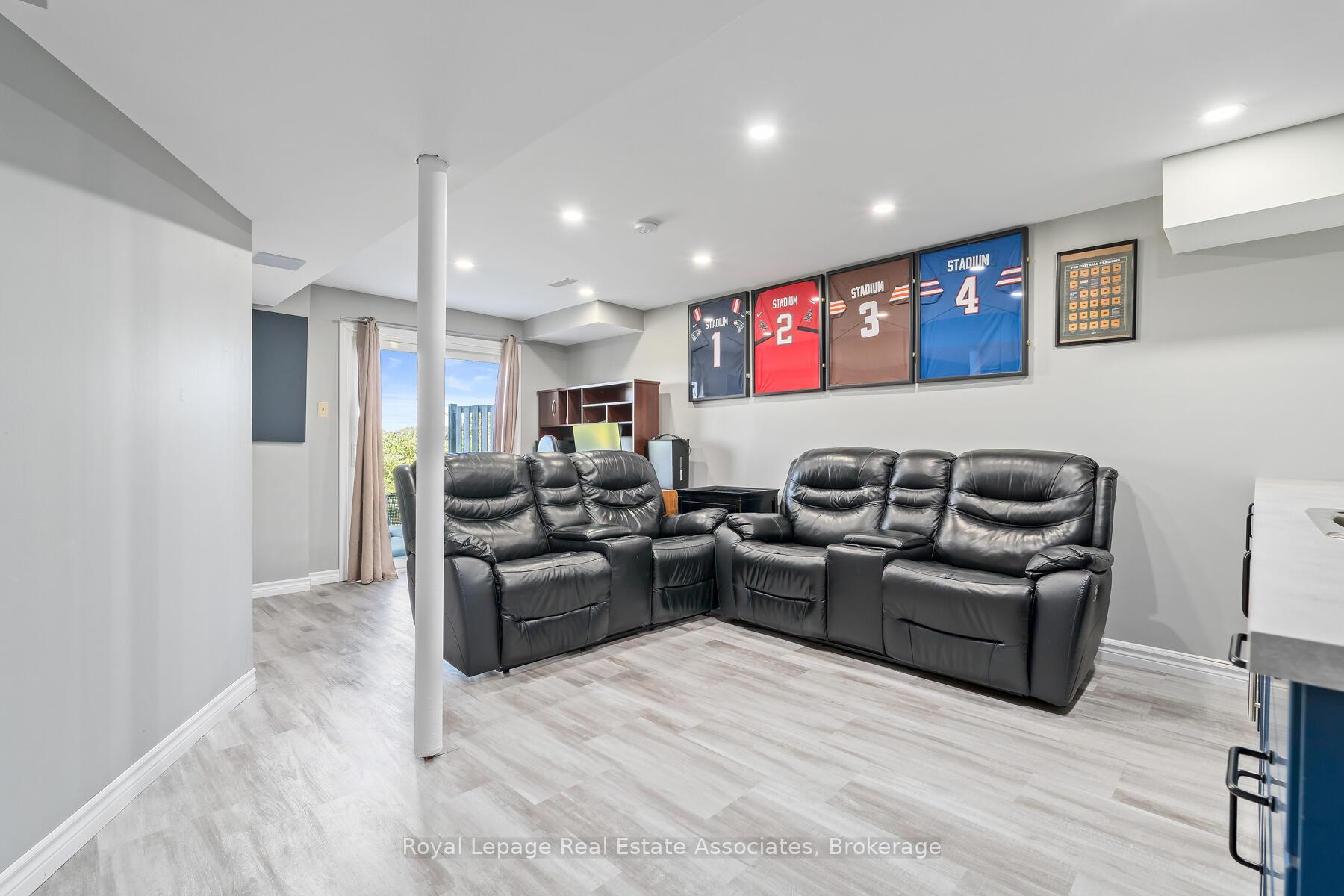 Photo 32 of 41 Corey Circle, Halton Hills, Georgetown — HOMEH