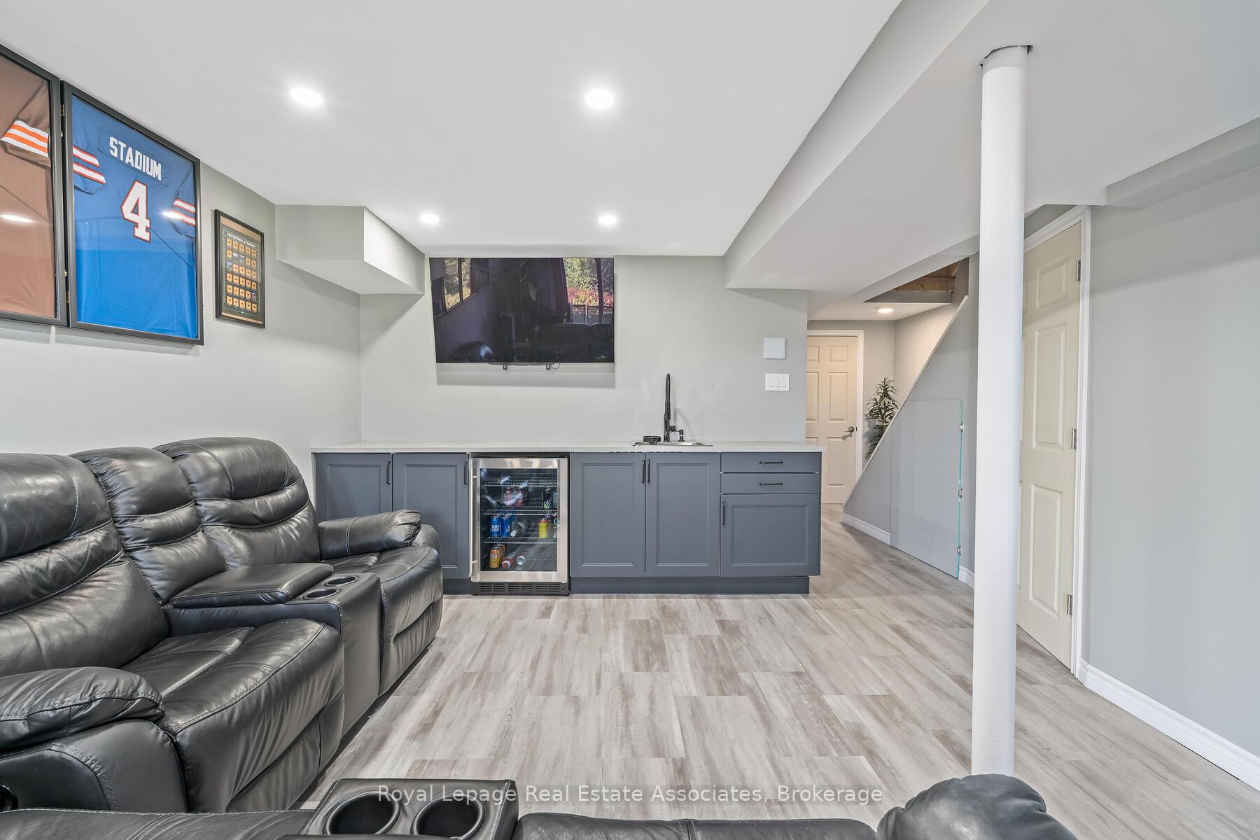 Photo 33 of 41 Corey Circle, Halton Hills, Georgetown — HOMEH
