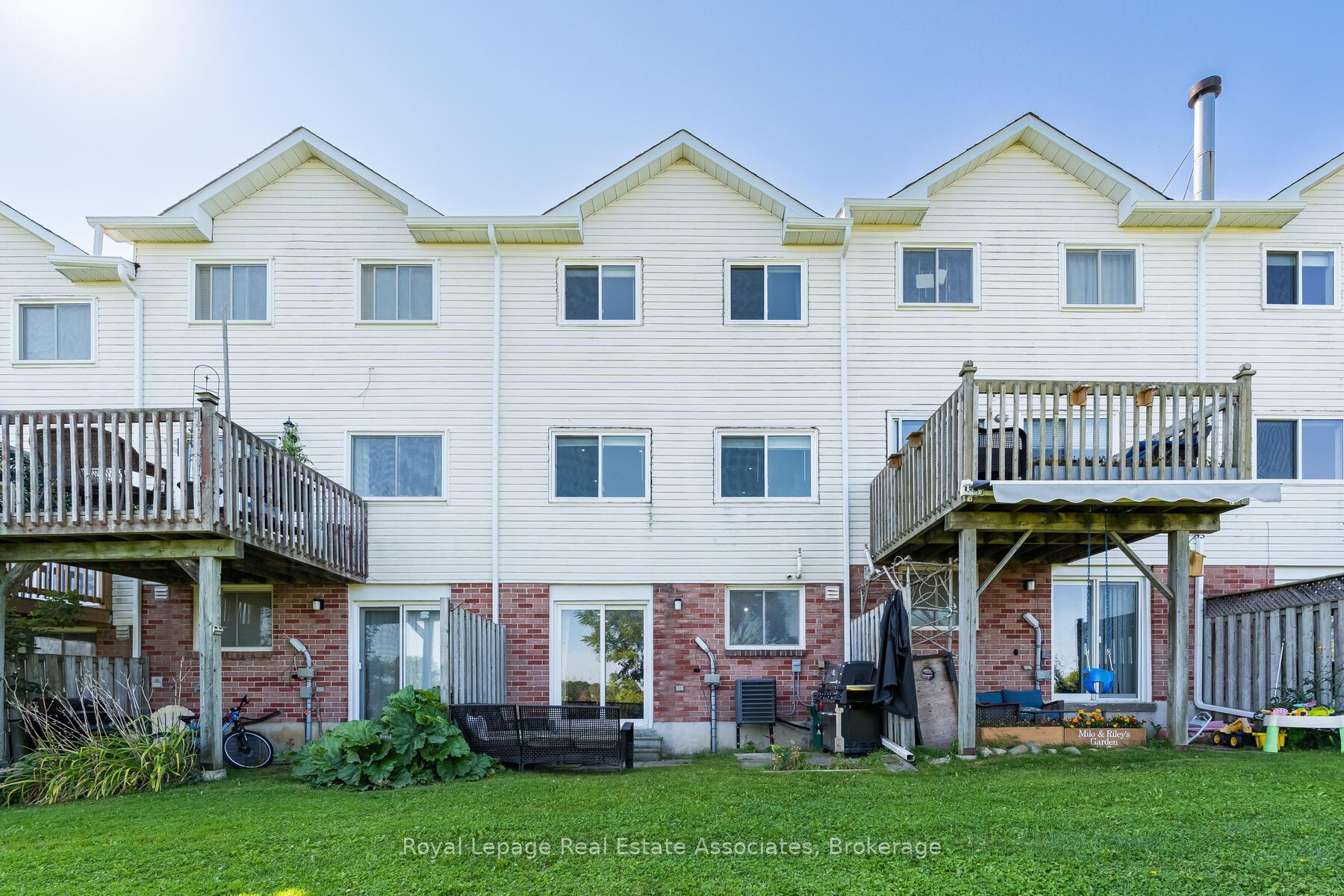Photo 36 of 41 Corey Circle, Halton Hills, Georgetown — HOMEH
