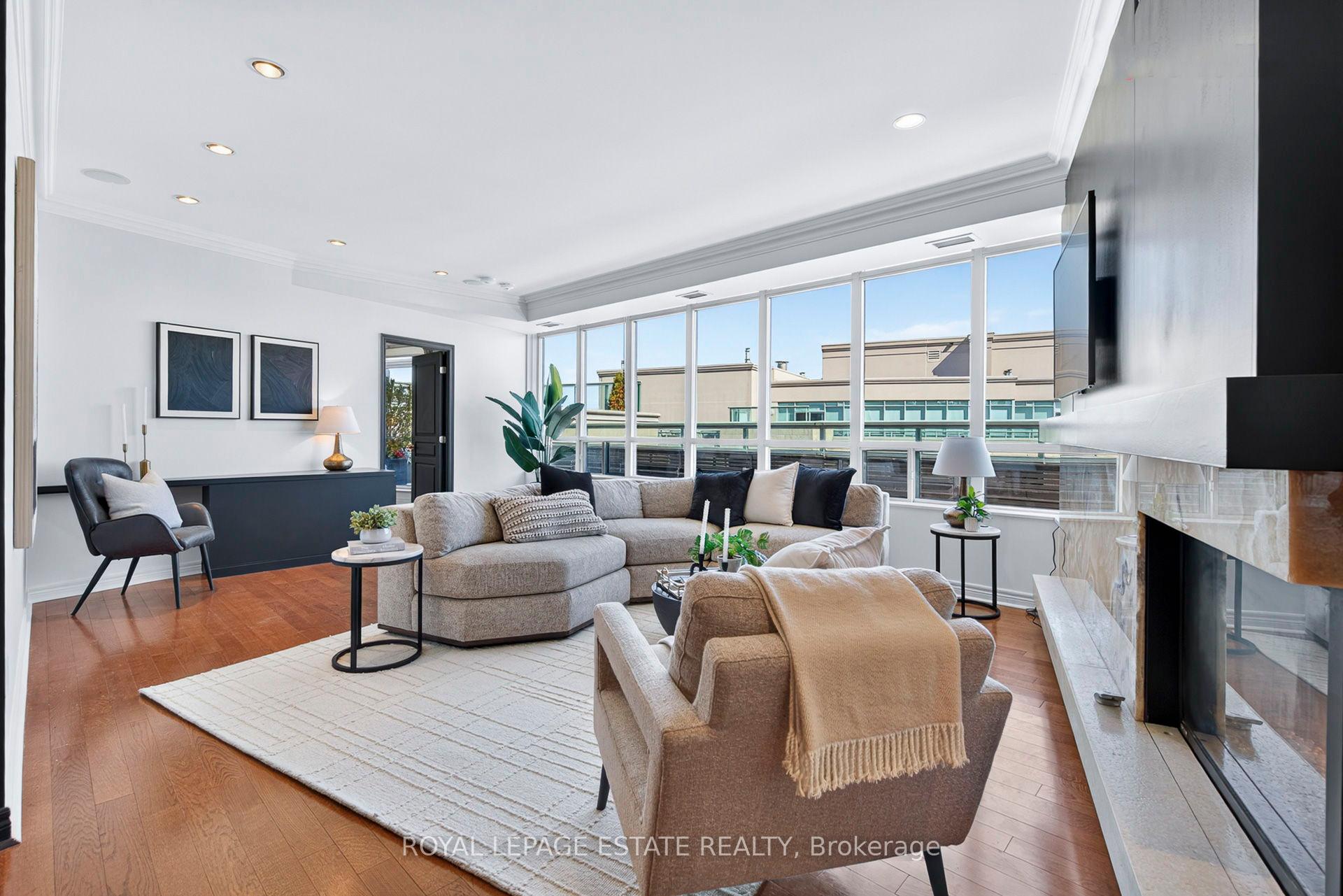 Photo 1 of Unit Ph9, 9 Boardwalk Drive, Toronto, The Beaches — HOMEH