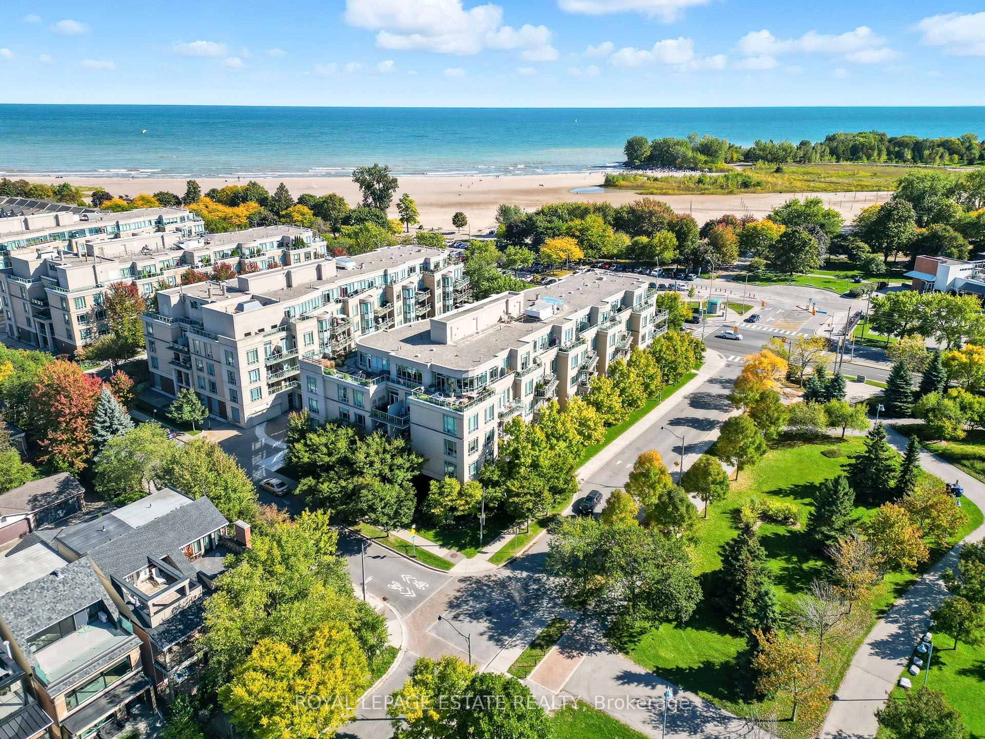Photo 2 of Unit Ph9, 9 Boardwalk Drive, Toronto, The Beaches — HOMEH
