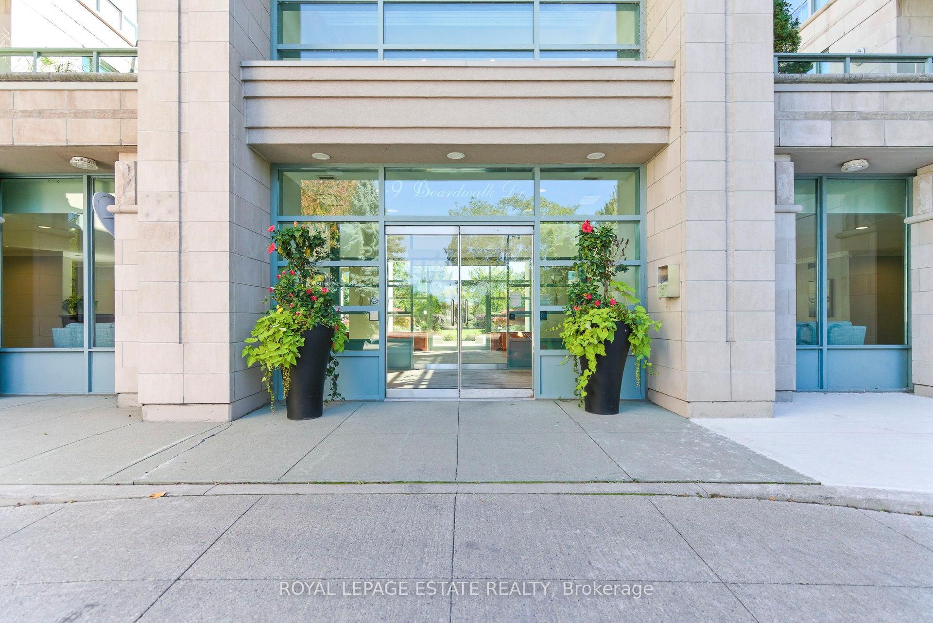 Photo 3 of Unit Ph9, 9 Boardwalk Drive, Toronto, The Beaches — HOMEH