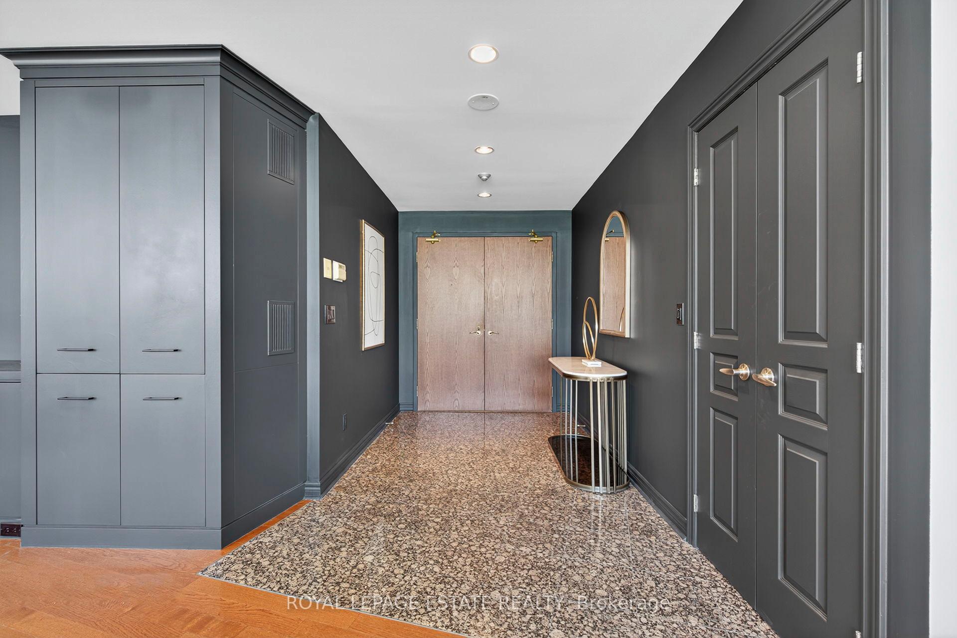 Photo 5 of Unit Ph9, 9 Boardwalk Drive, Toronto, The Beaches — HOMEH