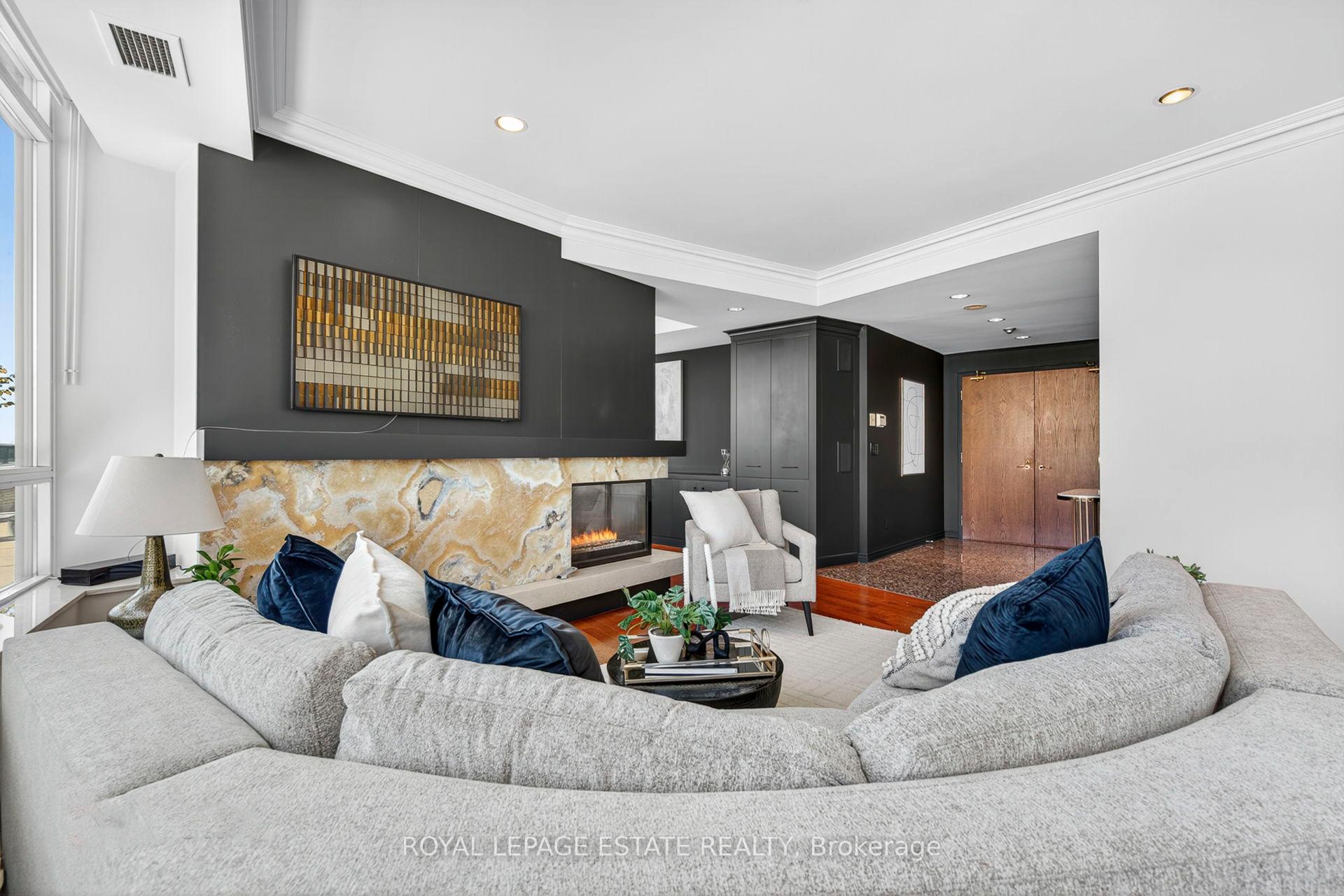Photo 7 of Unit Ph9, 9 Boardwalk Drive, Toronto, The Beaches — HOMEH