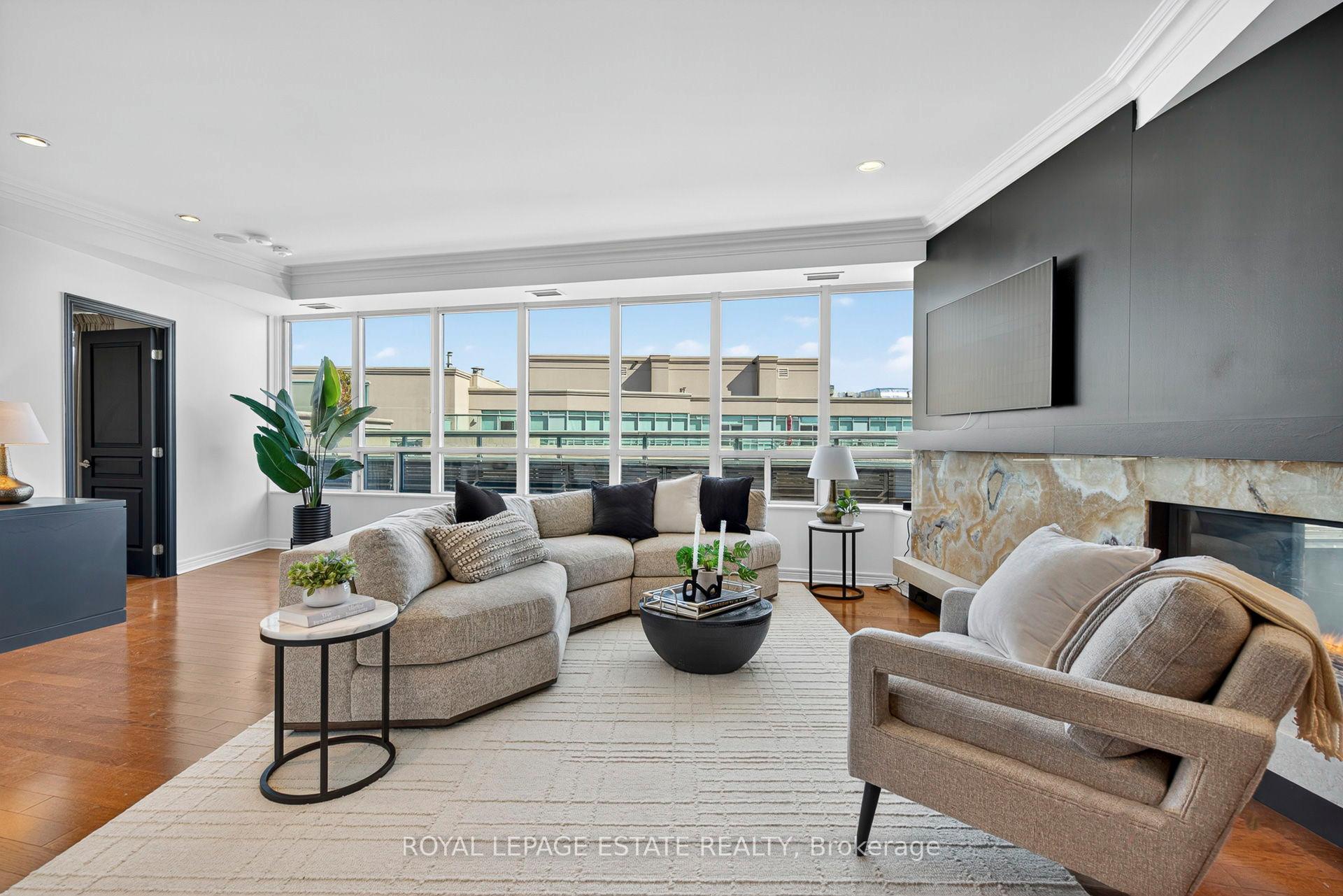 Photo 8 of Unit Ph9, 9 Boardwalk Drive, Toronto, The Beaches — HOMEH
