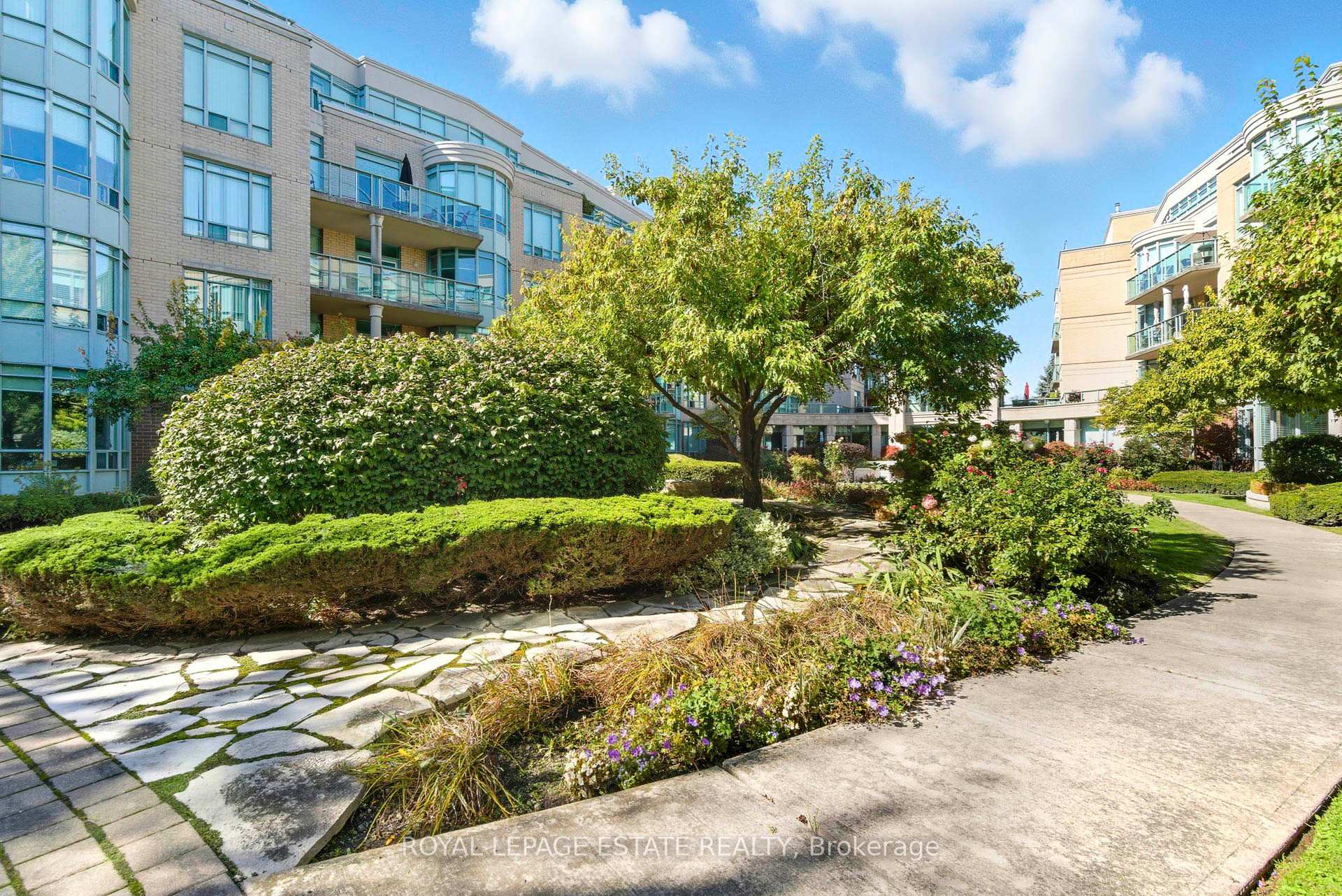Photo 37 of Unit Ph9, 9 Boardwalk Drive, Toronto, The Beaches — HOMEH