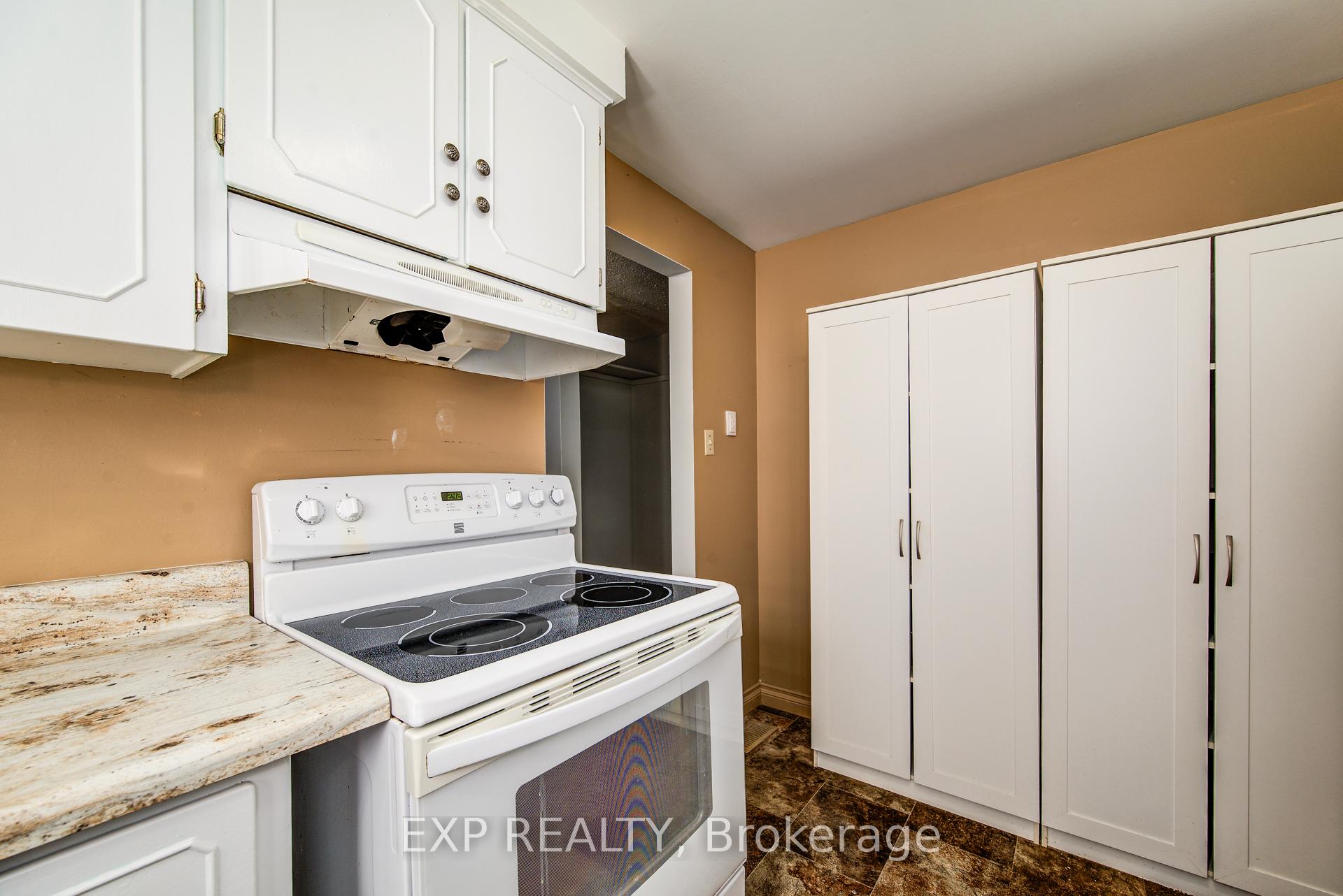 Photo 12 of Unit 22, 383 Edinburgh Road S, Guelph, Dovercliffe Park/Old University — HOMEH