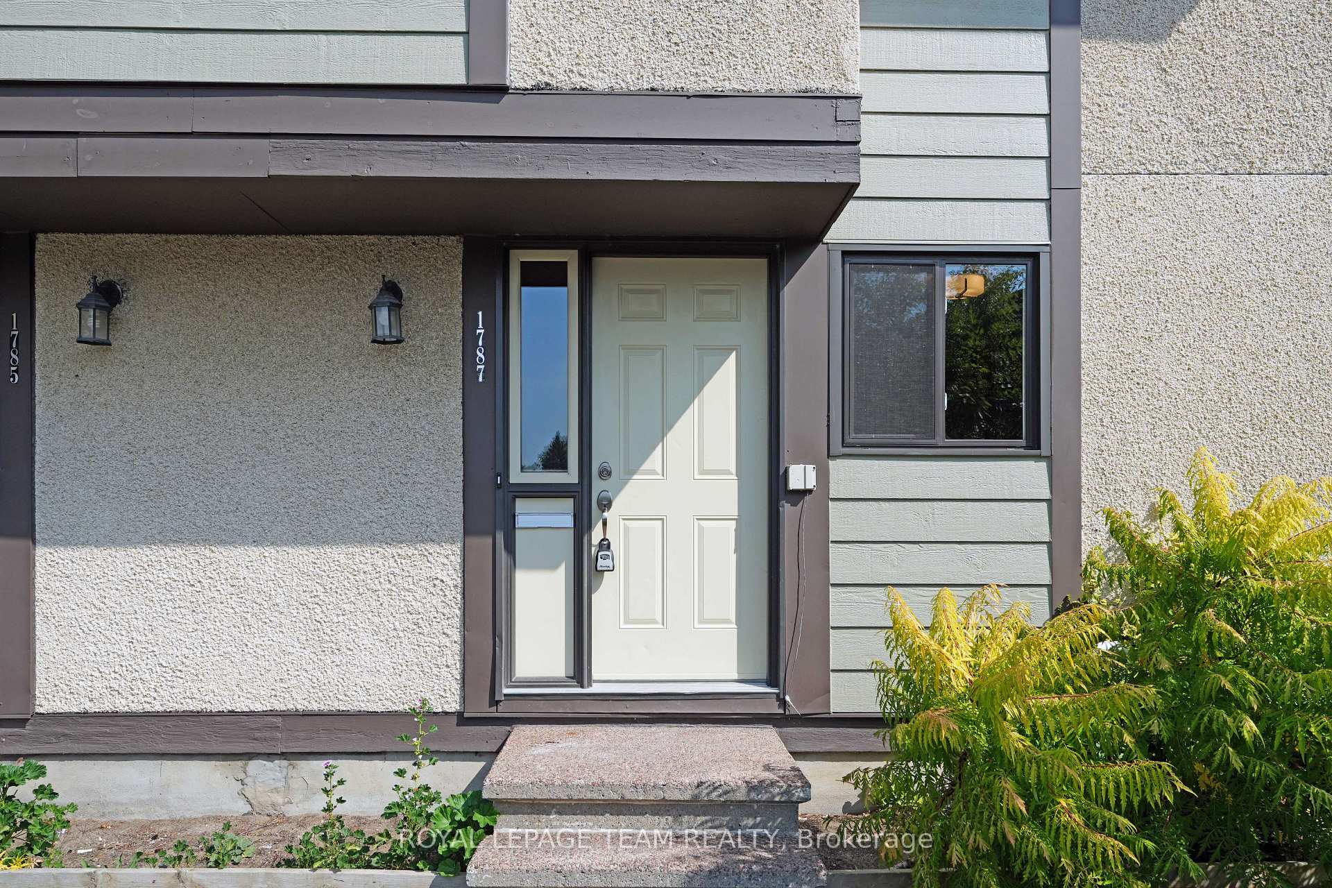 Photo 4 of 1787 Meadowbrook Road, Ottawa, Pineview — HOMEH