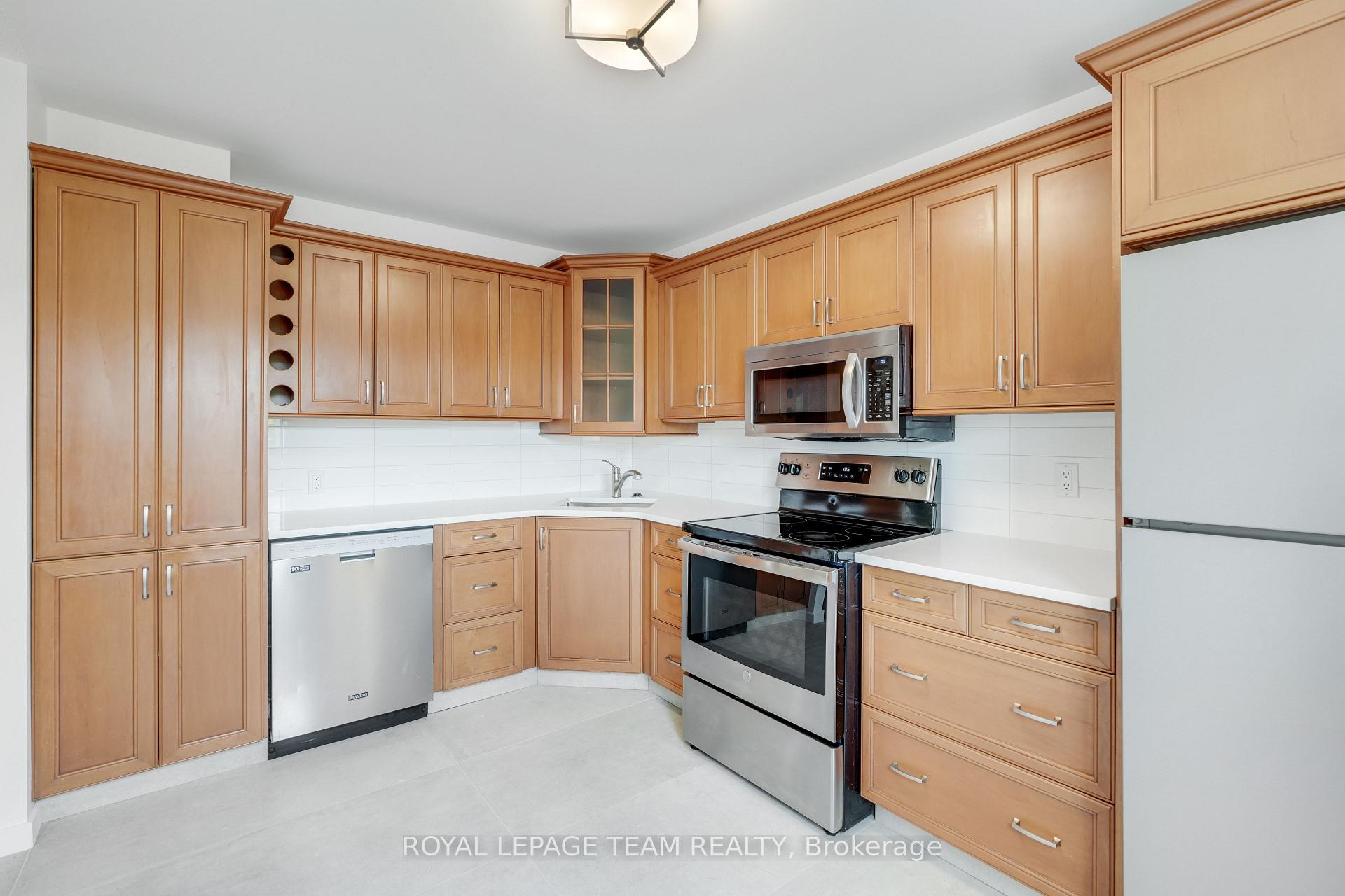 Photo 9 of 1787 Meadowbrook Road, Ottawa, Pineview — HOMEH