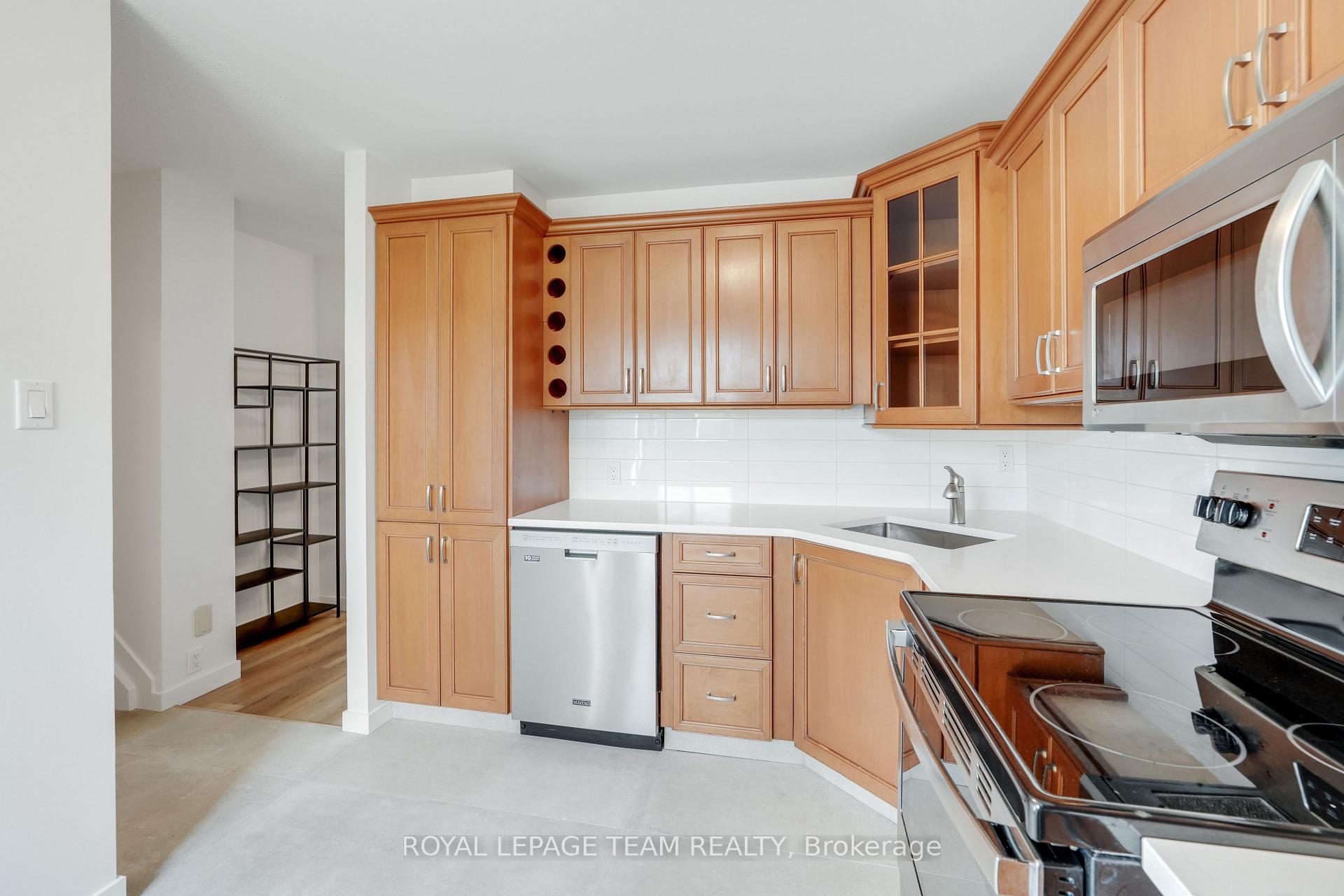 Photo 10 of 1787 Meadowbrook Road, Ottawa, Pineview — HOMEH