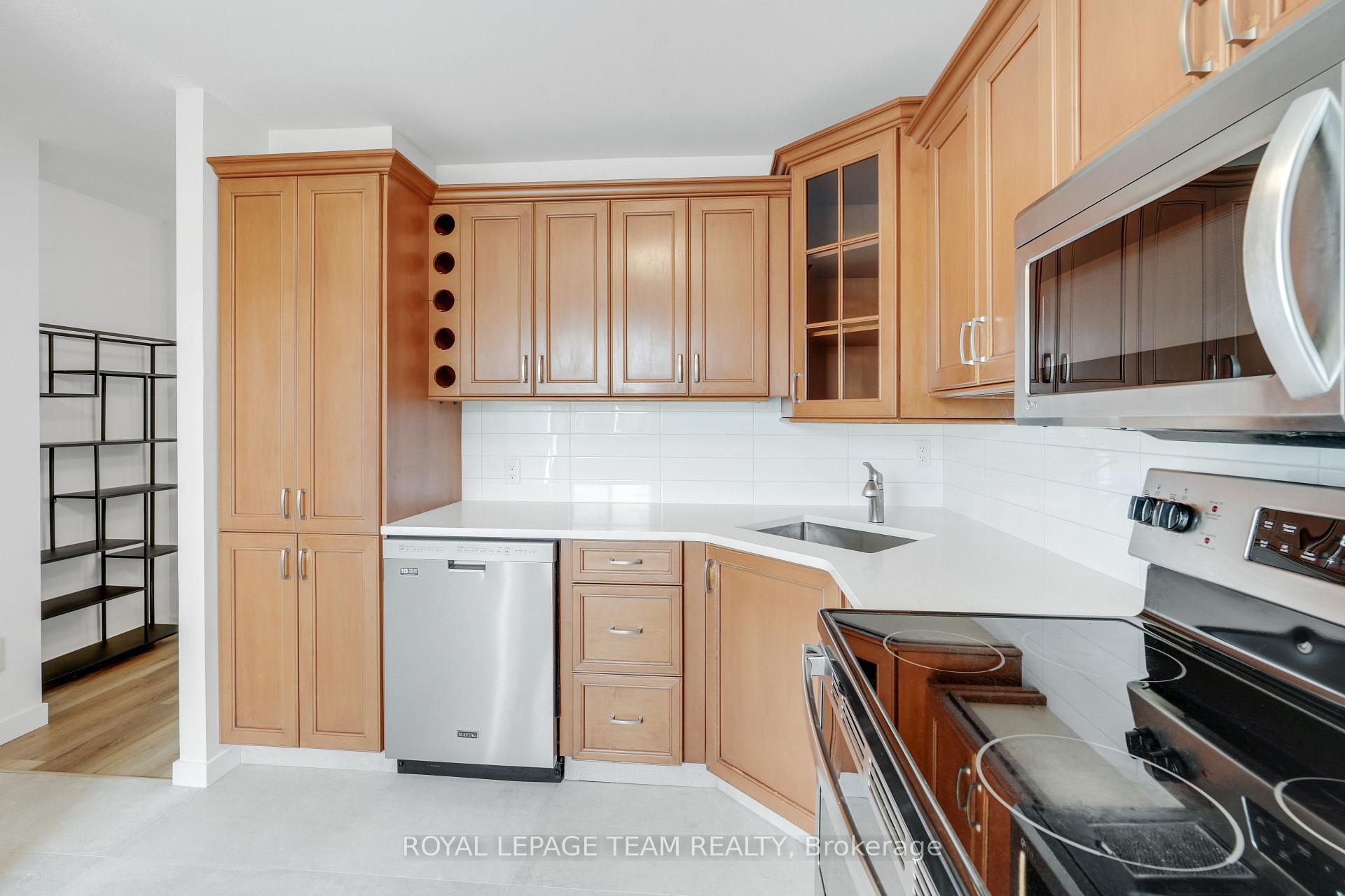 Photo 12 of 1787 Meadowbrook Road, Ottawa, Pineview — HOMEH
