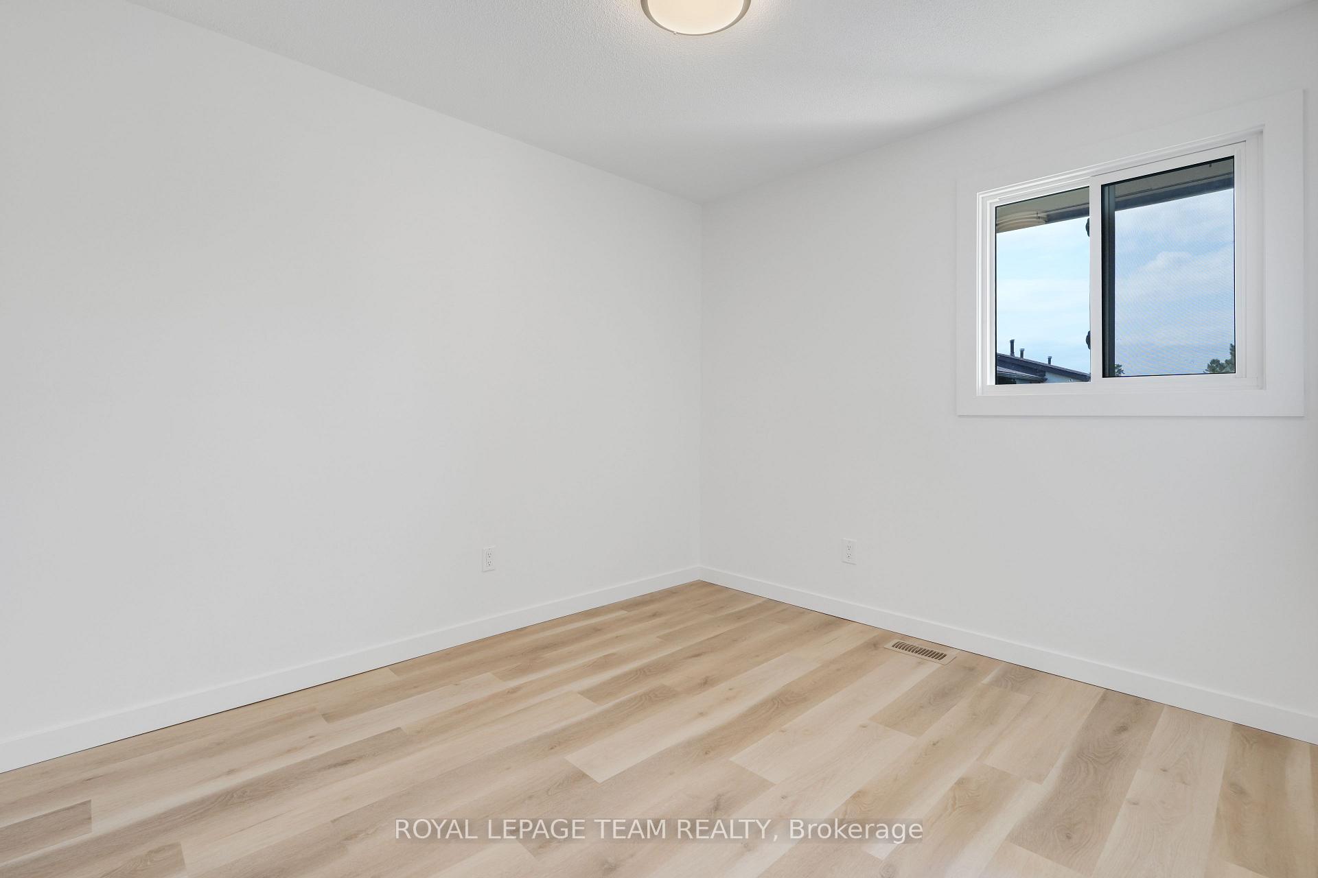 Photo 26 of 1787 Meadowbrook Road, Ottawa, Pineview — HOMEH