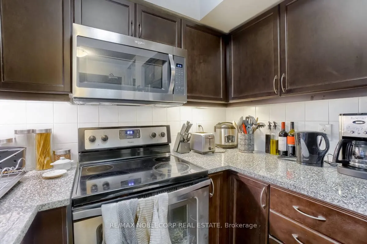 Photo 4 of Unit 807, 19 Grand Trunk Crescent, Toronto, Waterfront Communities — HOMEH