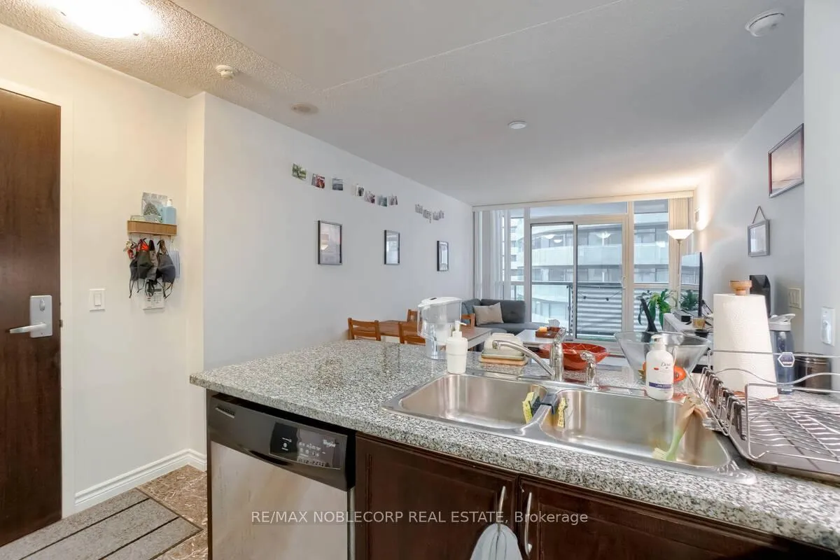 Photo 5 of Unit 807, 19 Grand Trunk Crescent, Toronto, Waterfront Communities — HOMEH
