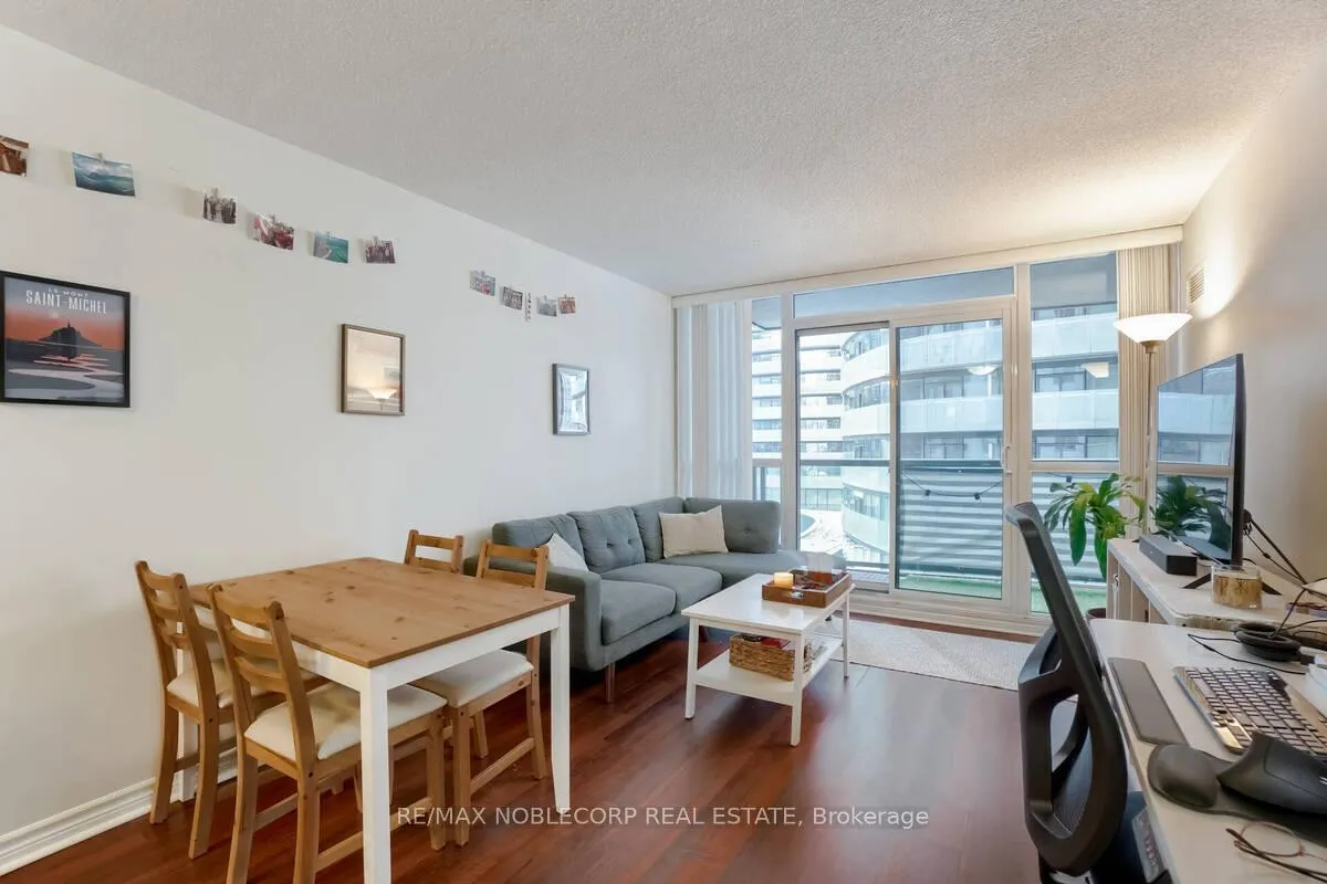Photo 7 of Unit 807, 19 Grand Trunk Crescent, Toronto, Waterfront Communities — HOMEH