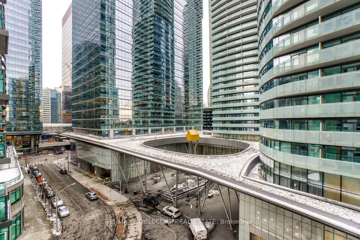 Photo 15 of Unit 807, 19 Grand Trunk Crescent, Toronto, Waterfront Communities — HOMEH