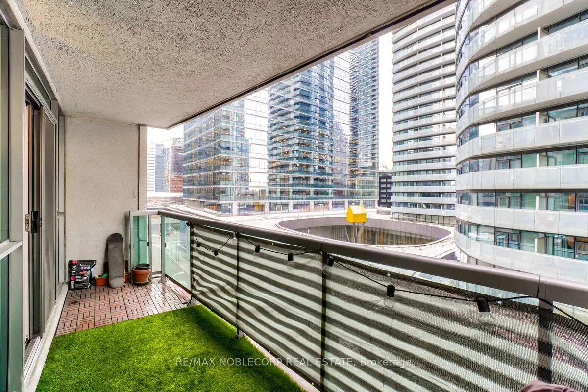 Photo 16 of Unit 807, 19 Grand Trunk Crescent, Toronto, Waterfront Communities — HOMEH
