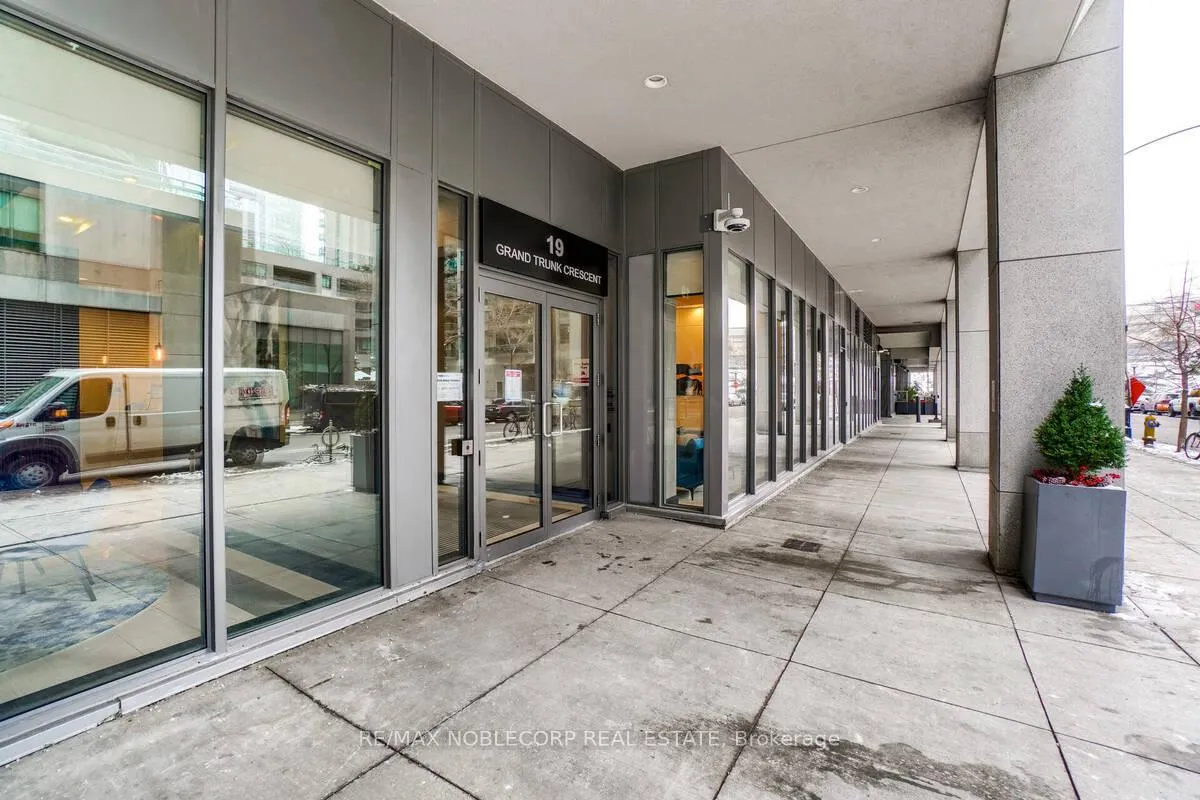 Photo 17 of Unit 807, 19 Grand Trunk Crescent, Toronto, Waterfront Communities — HOMEH
