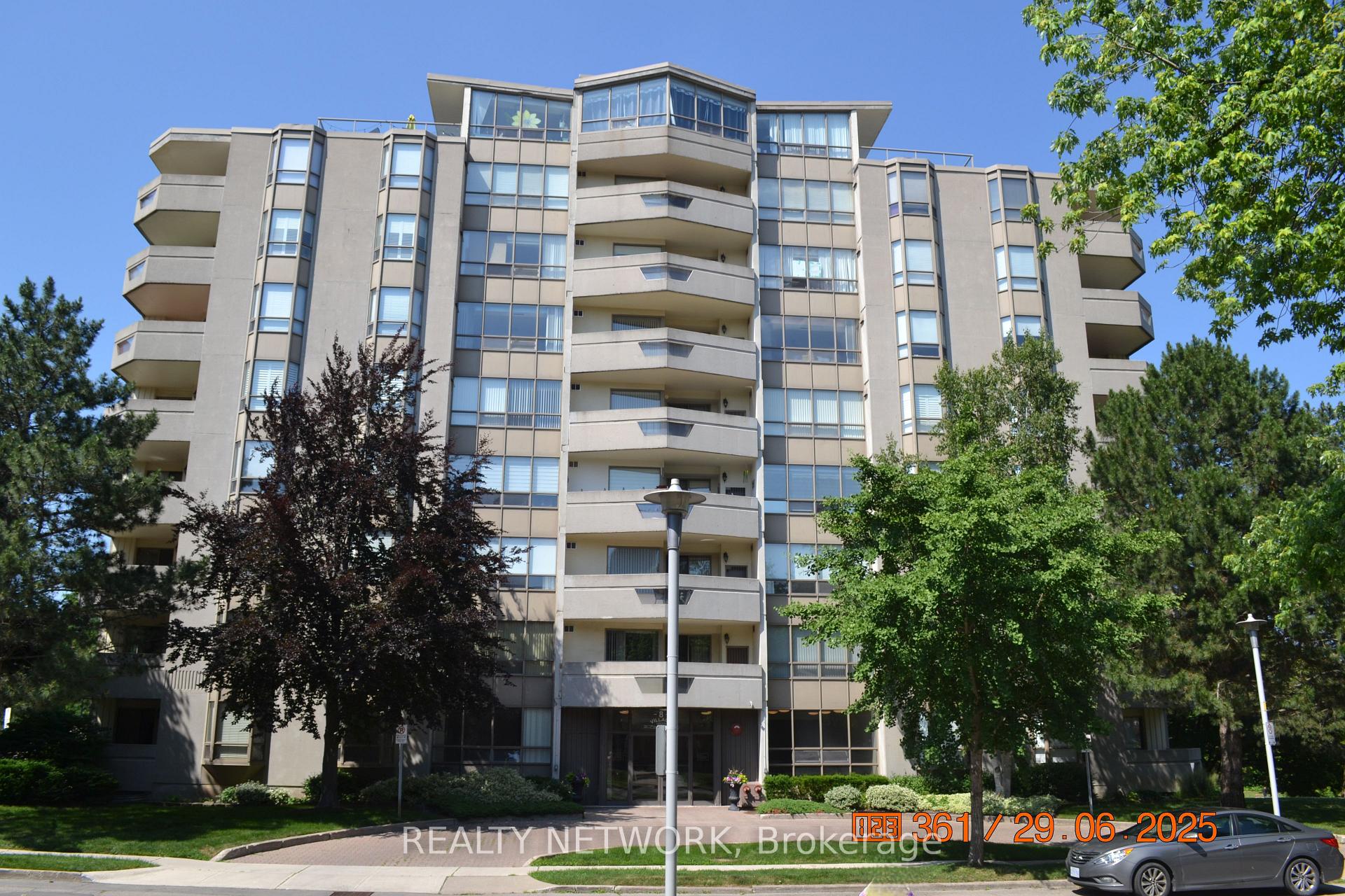 Photo 1 of Unit 811, 8 Village Green Boulevard, Hamilton, Stoney Creek — HOMEH