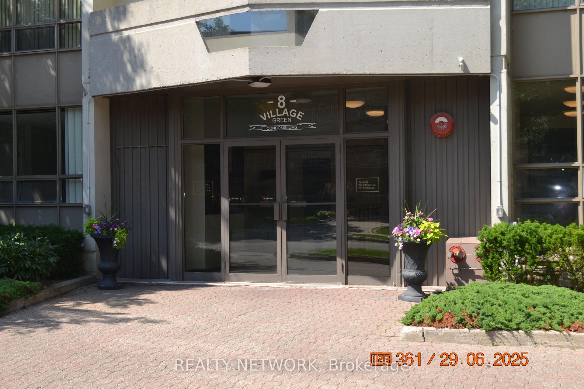 Photo 3 of Unit 811, 8 Village Green Boulevard, Hamilton, Stoney Creek — HOMEH