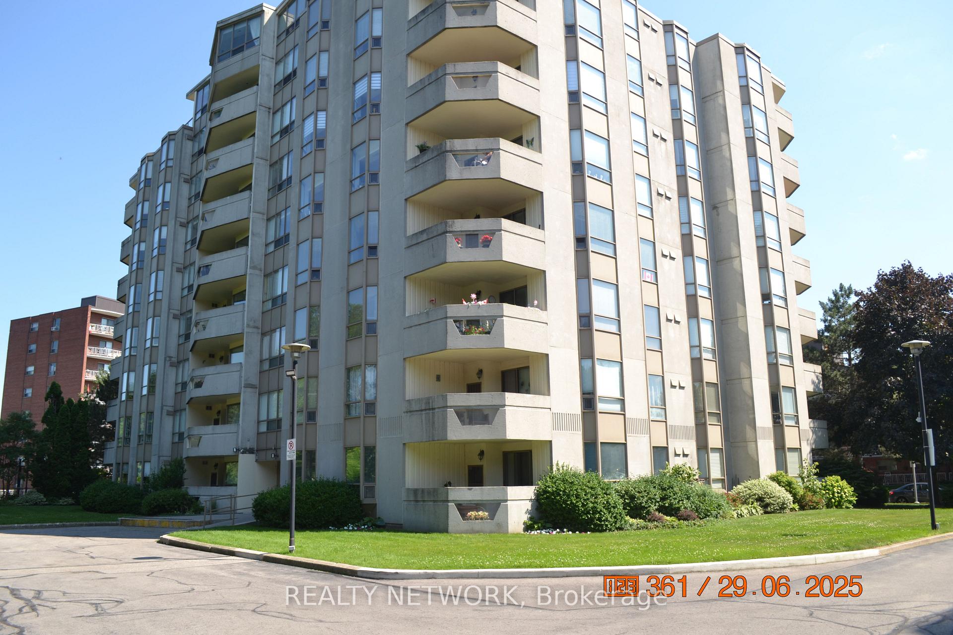 Photo 5 of Unit 811, 8 Village Green Boulevard, Hamilton, Stoney Creek — HOMEH