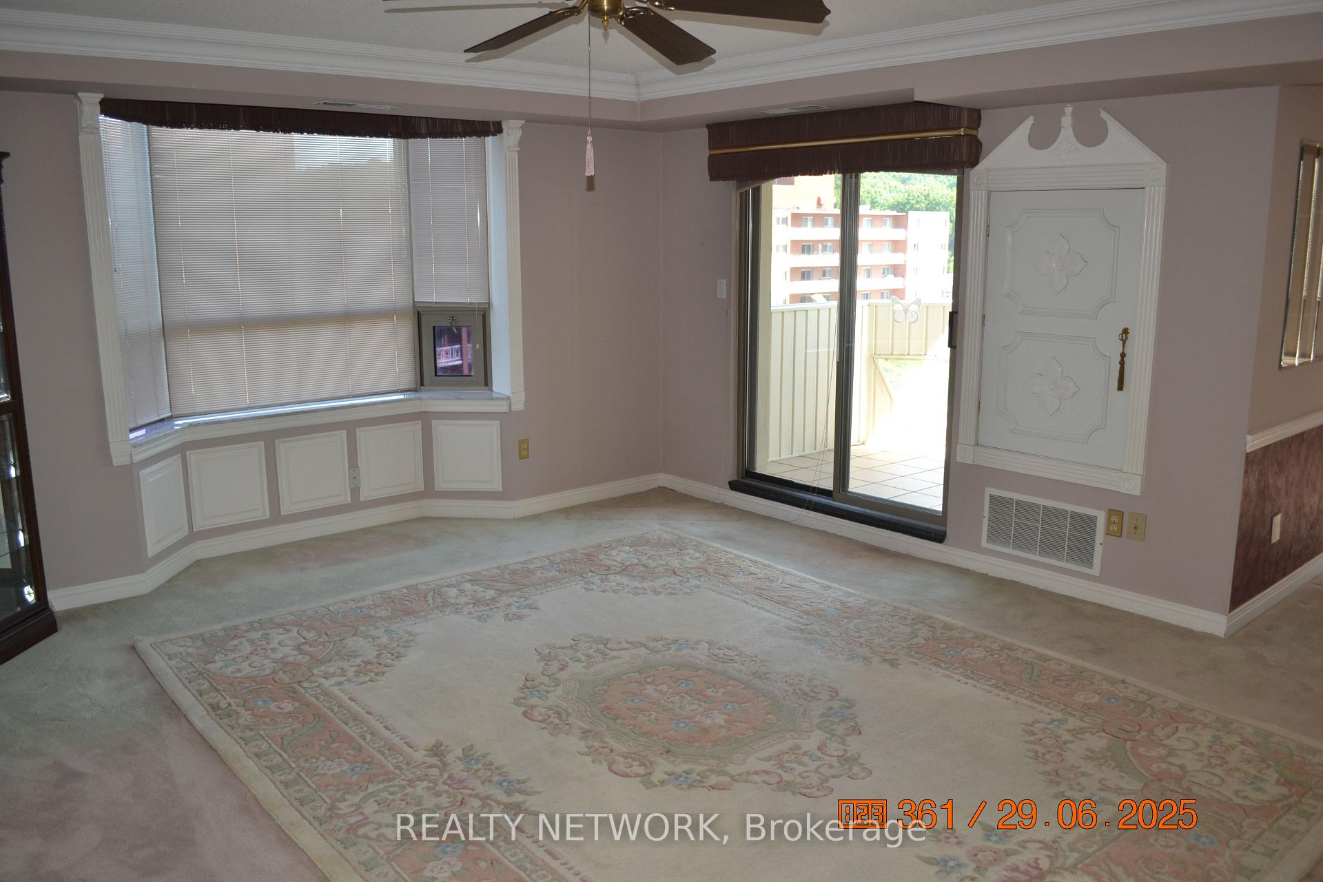Photo 11 of Unit 811, 8 Village Green Boulevard, Hamilton, Stoney Creek — HOMEH