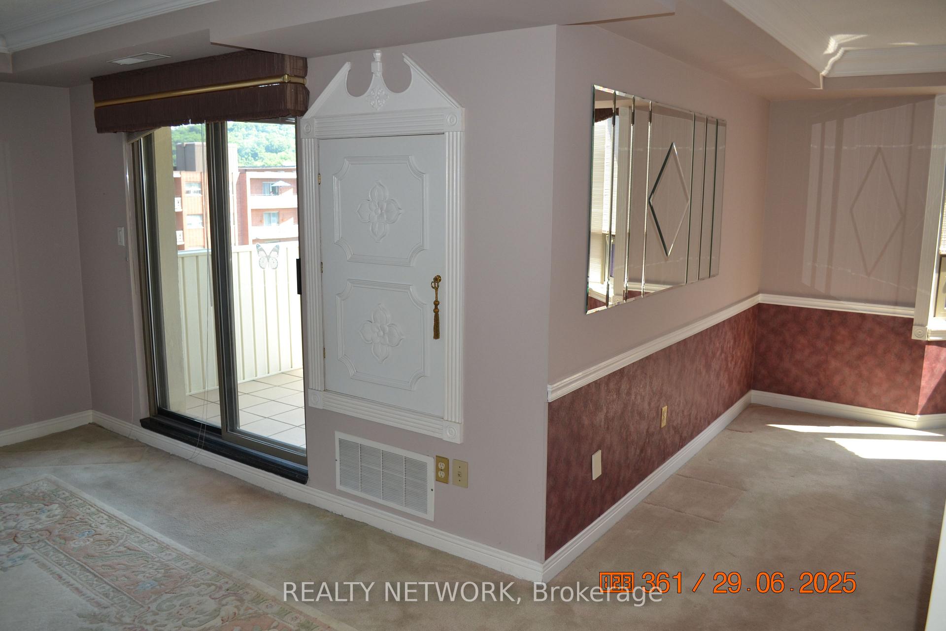 Photo 12 of Unit 811, 8 Village Green Boulevard, Hamilton, Stoney Creek — HOMEH