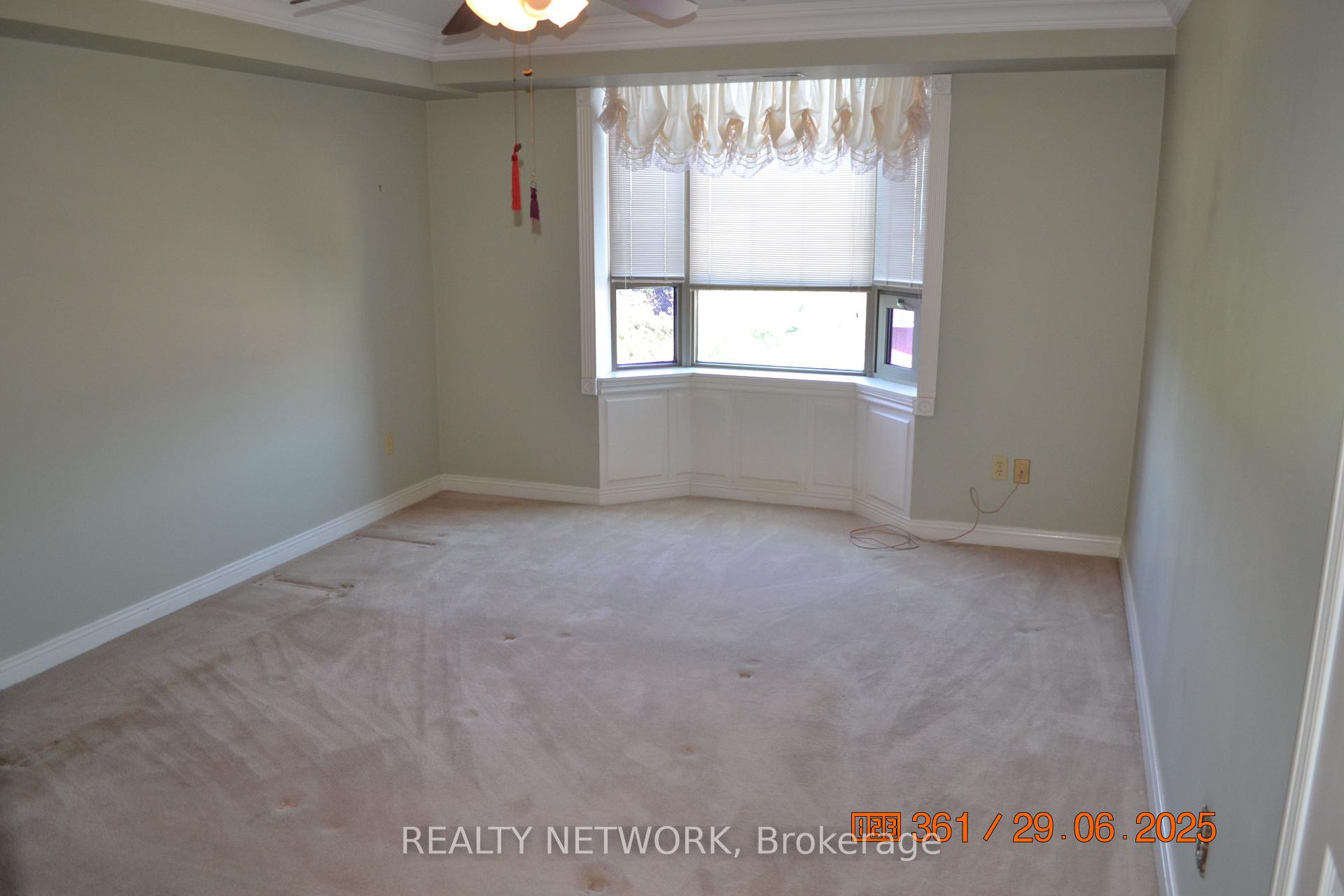 Photo 16 of Unit 811, 8 Village Green Boulevard, Hamilton, Stoney Creek — HOMEH