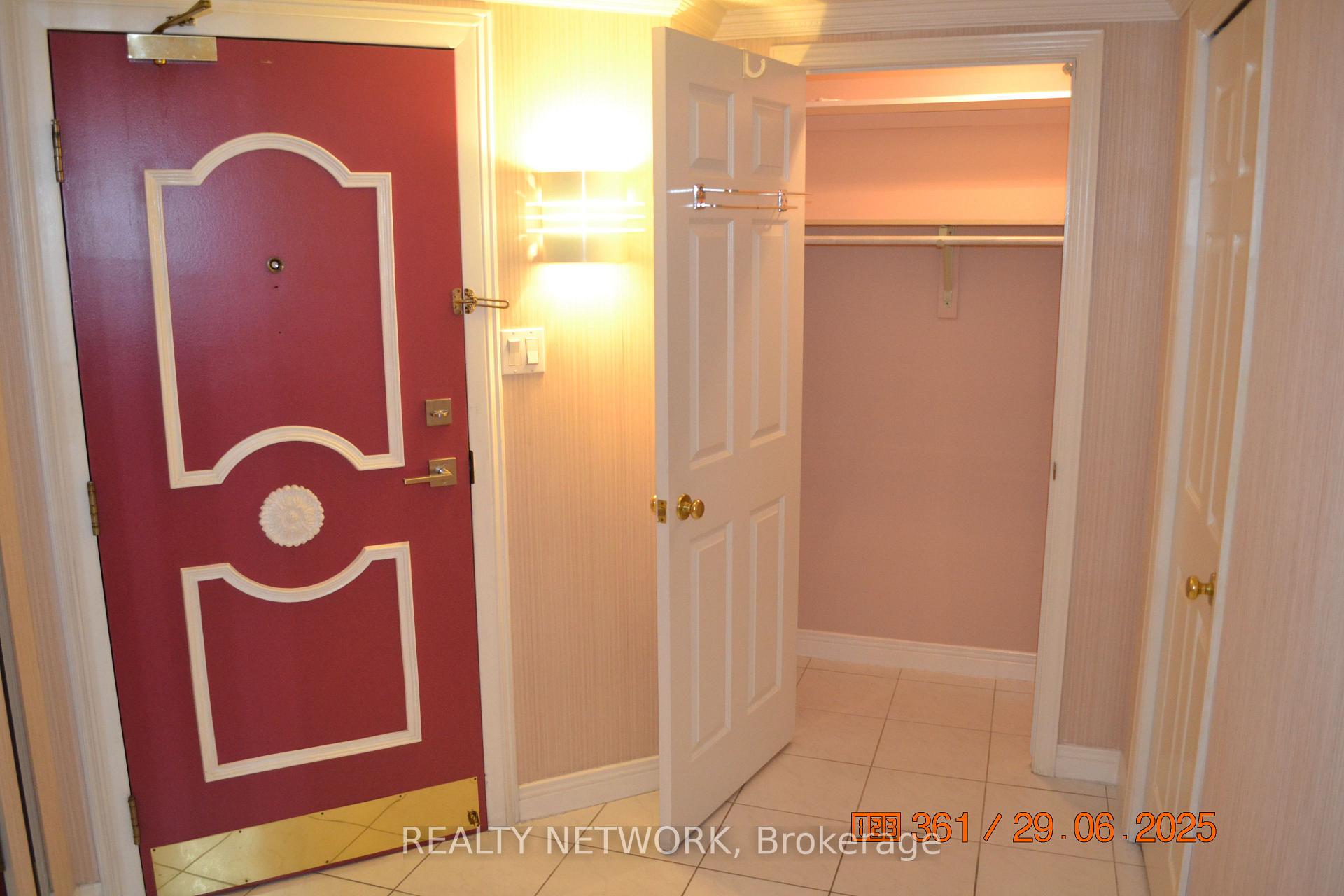 Photo 22 of Unit 811, 8 Village Green Boulevard, Hamilton, Stoney Creek — HOMEH