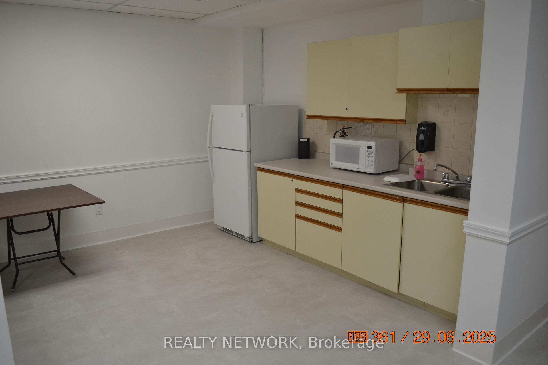 Photo 31 of Unit 811, 8 Village Green Boulevard, Hamilton, Stoney Creek — HOMEH