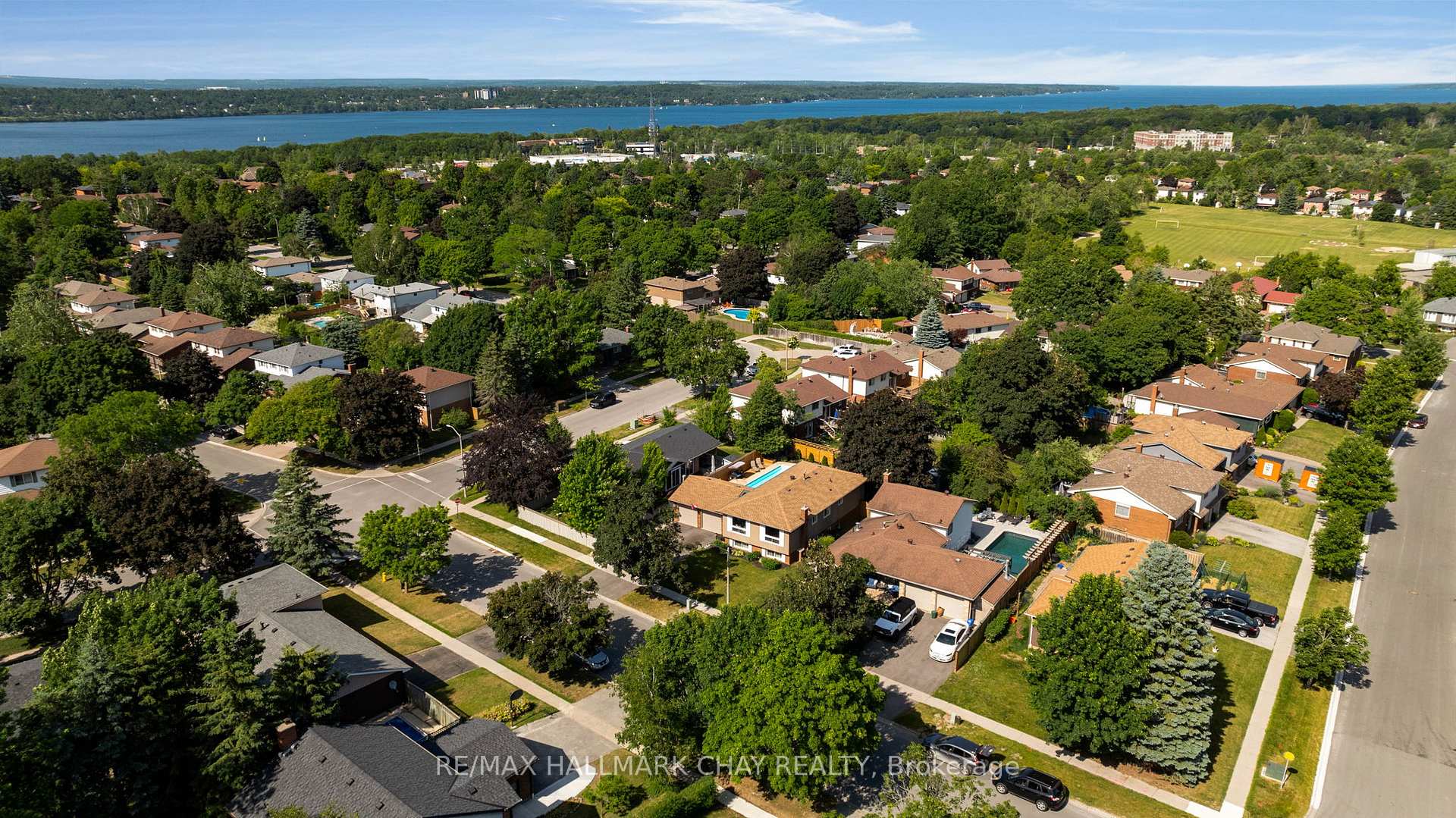 Photo 3 of 13 Armstrong Blvd, Barrie, Allandale — HOMEH