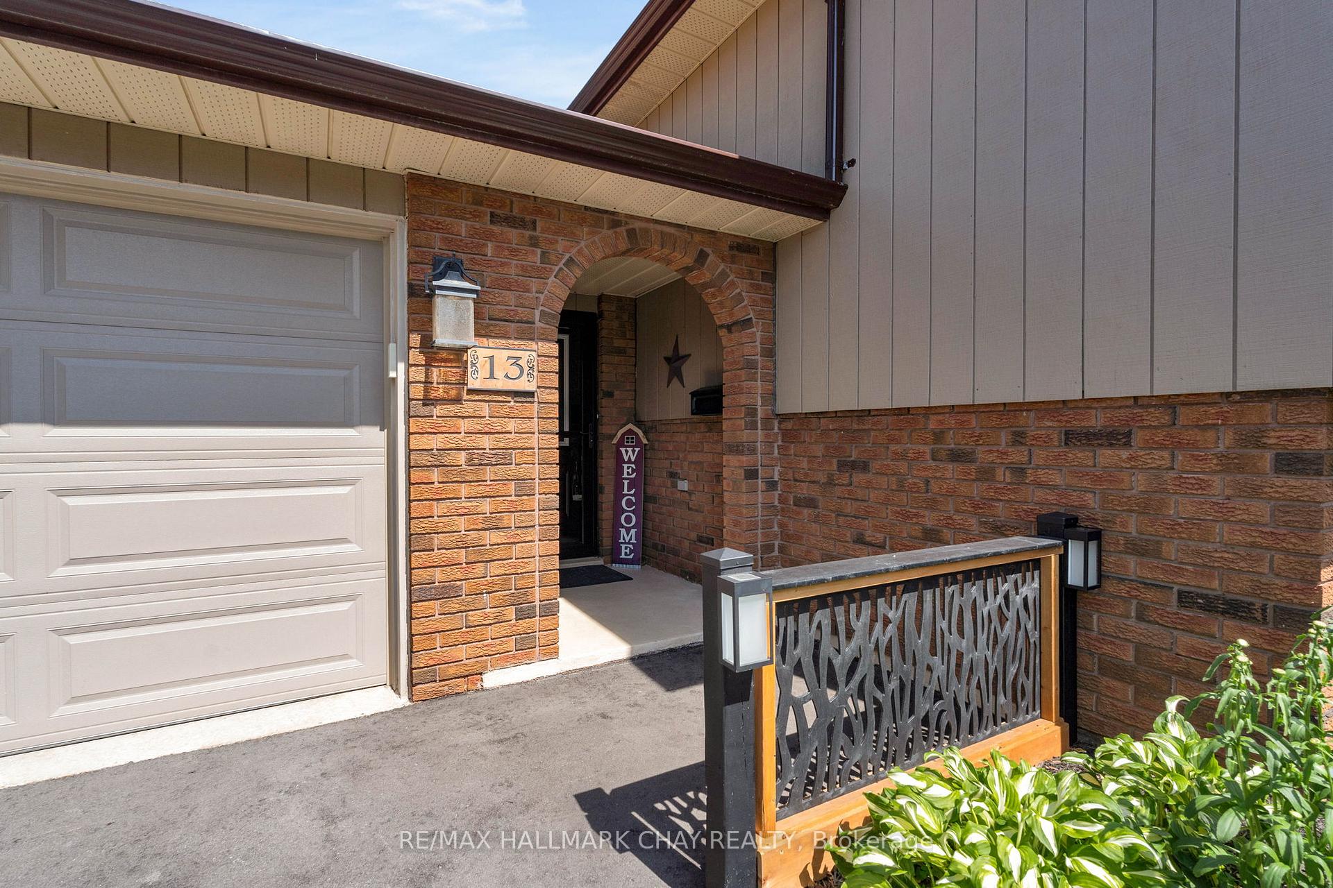 Photo 4 of 13 Armstrong Blvd, Barrie, Allandale — HOMEH