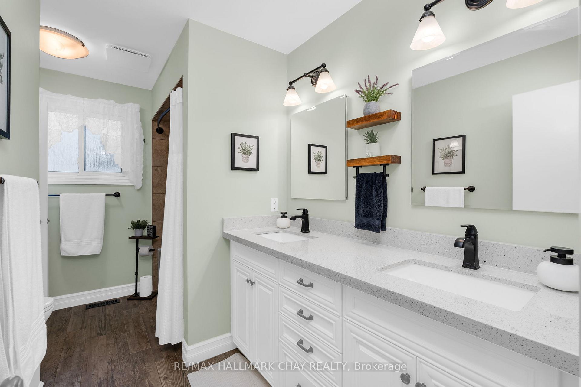 Photo 17 of 13 Armstrong Blvd, Barrie, Allandale — HOMEH