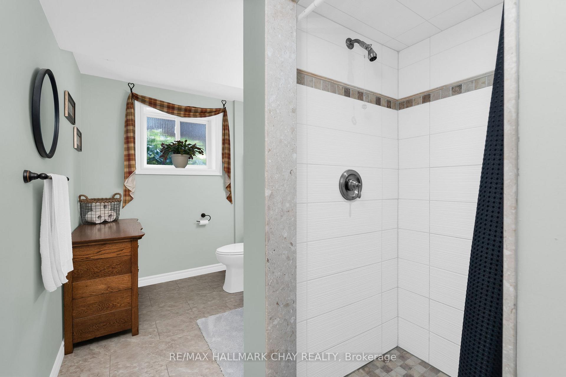 Photo 21 of 13 Armstrong Blvd, Barrie, Allandale — HOMEH