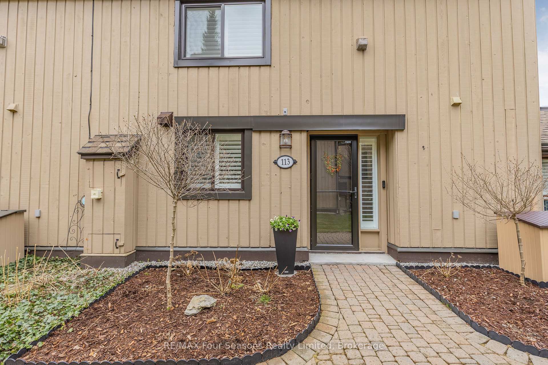 Photo 3 of Unit 13, 113 Escarpment Crescent, Collingwood — HOMEH