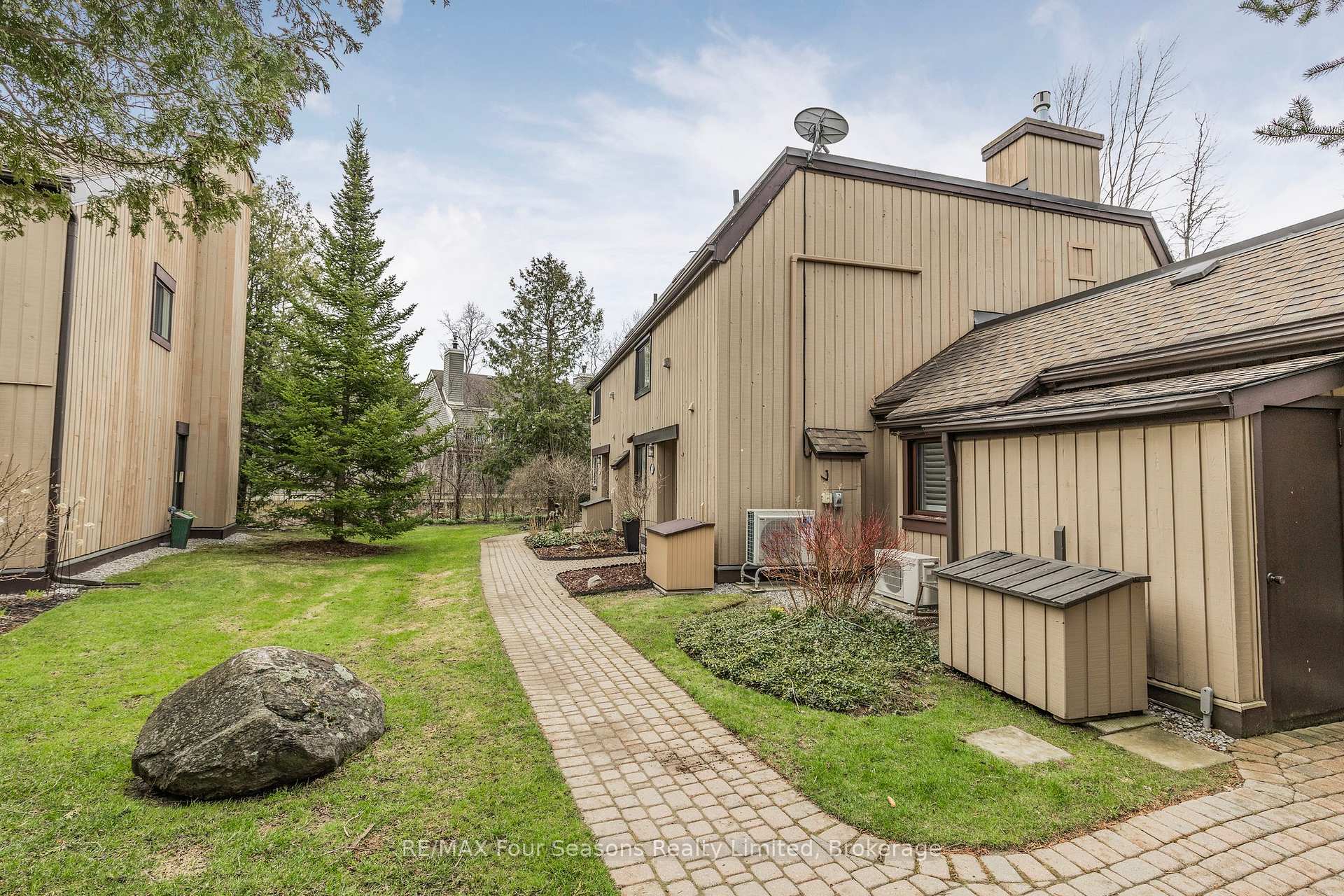 Photo 29 of Unit 13, 113 Escarpment Crescent, Collingwood — HOMEH