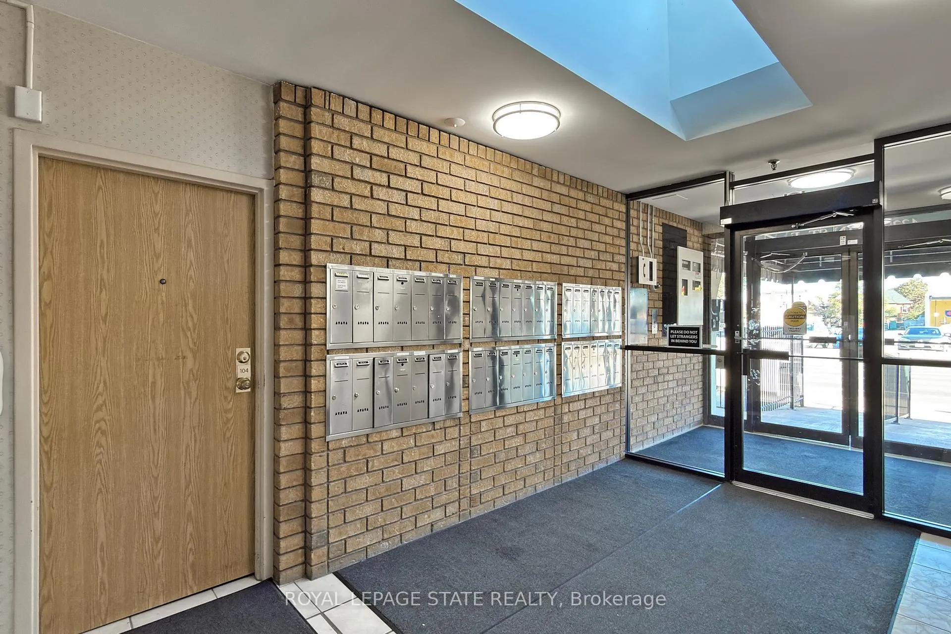Photo 4 of Unit 1002, 432 Main Street, Hamilton, Stinson — HOMEH