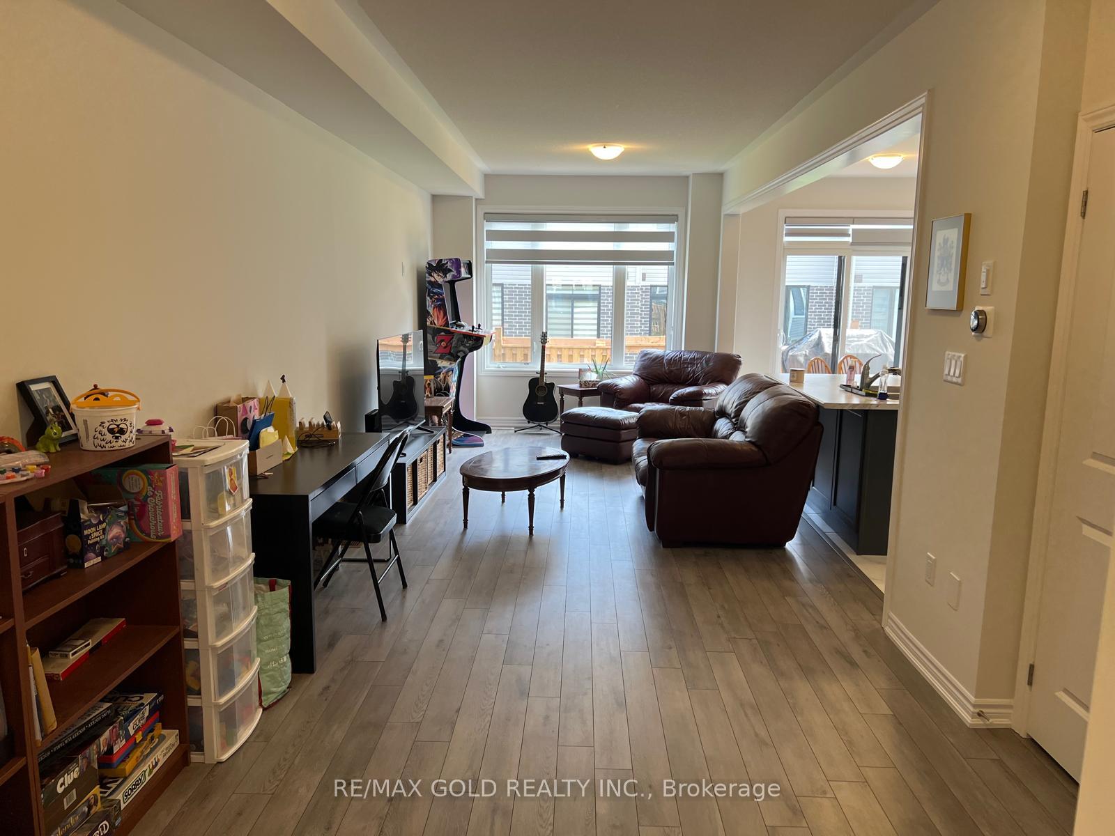 Photo 4 of 26 Durham Avenue, Barrie, Rural Barrie Southeast — HOMEH