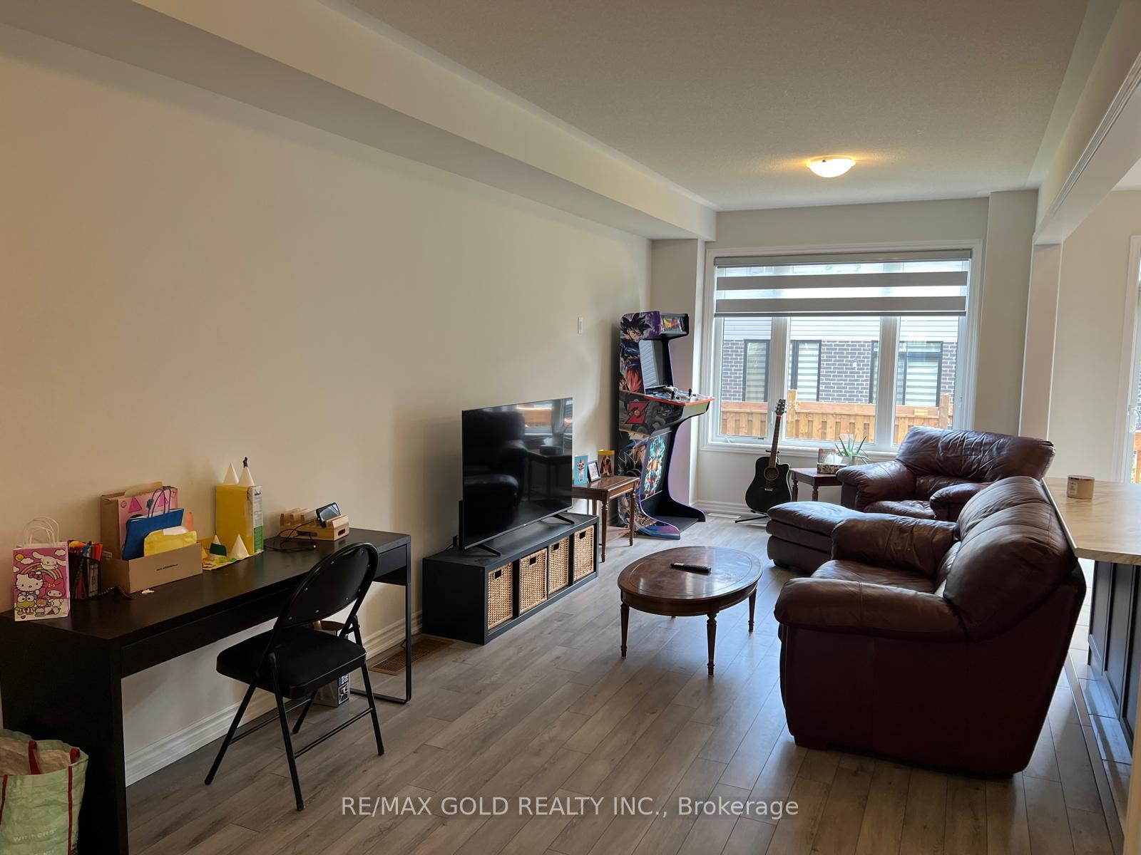 Photo 5 of 26 Durham Avenue, Barrie, Rural Barrie Southeast — HOMEH