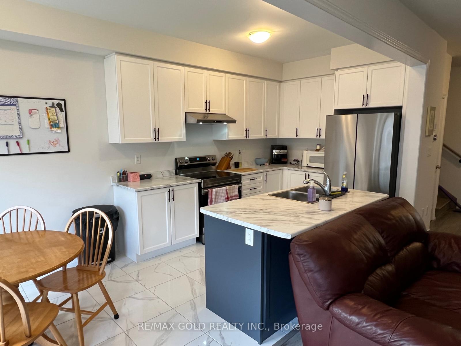 Photo 8 of 26 Durham Avenue, Barrie, Rural Barrie Southeast — HOMEH